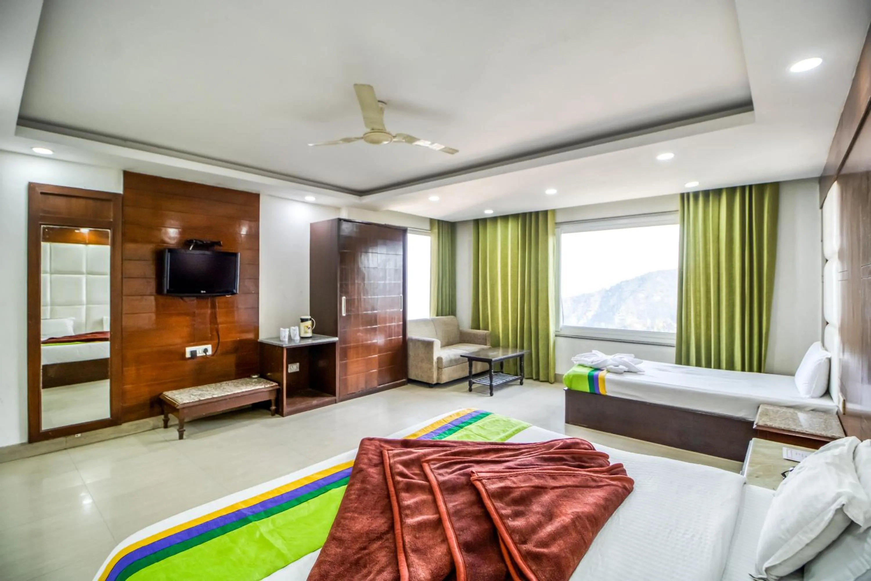 Communal lounge/ TV room, Bed in Deep Hotel