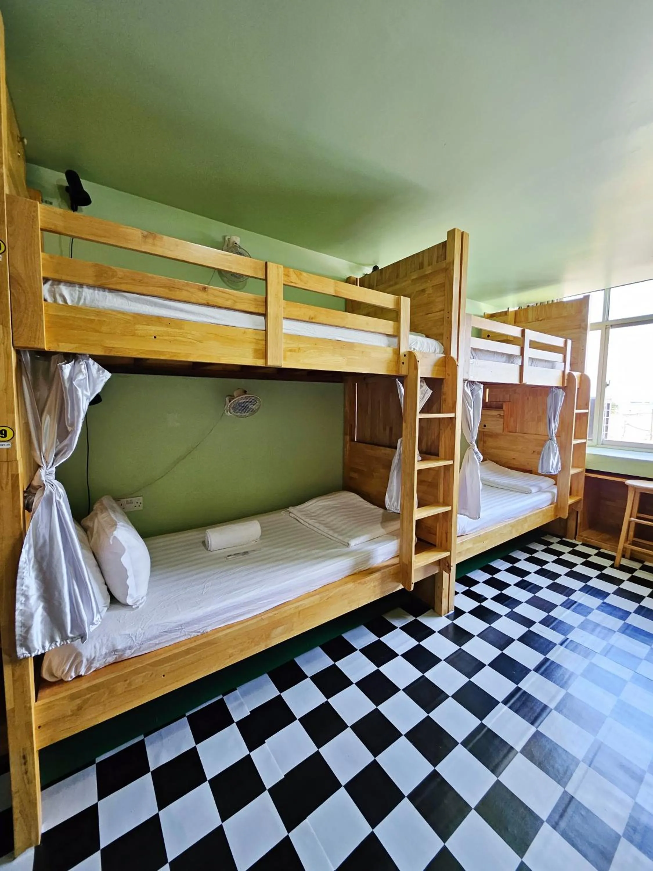 bunk bed, Bed in The 60