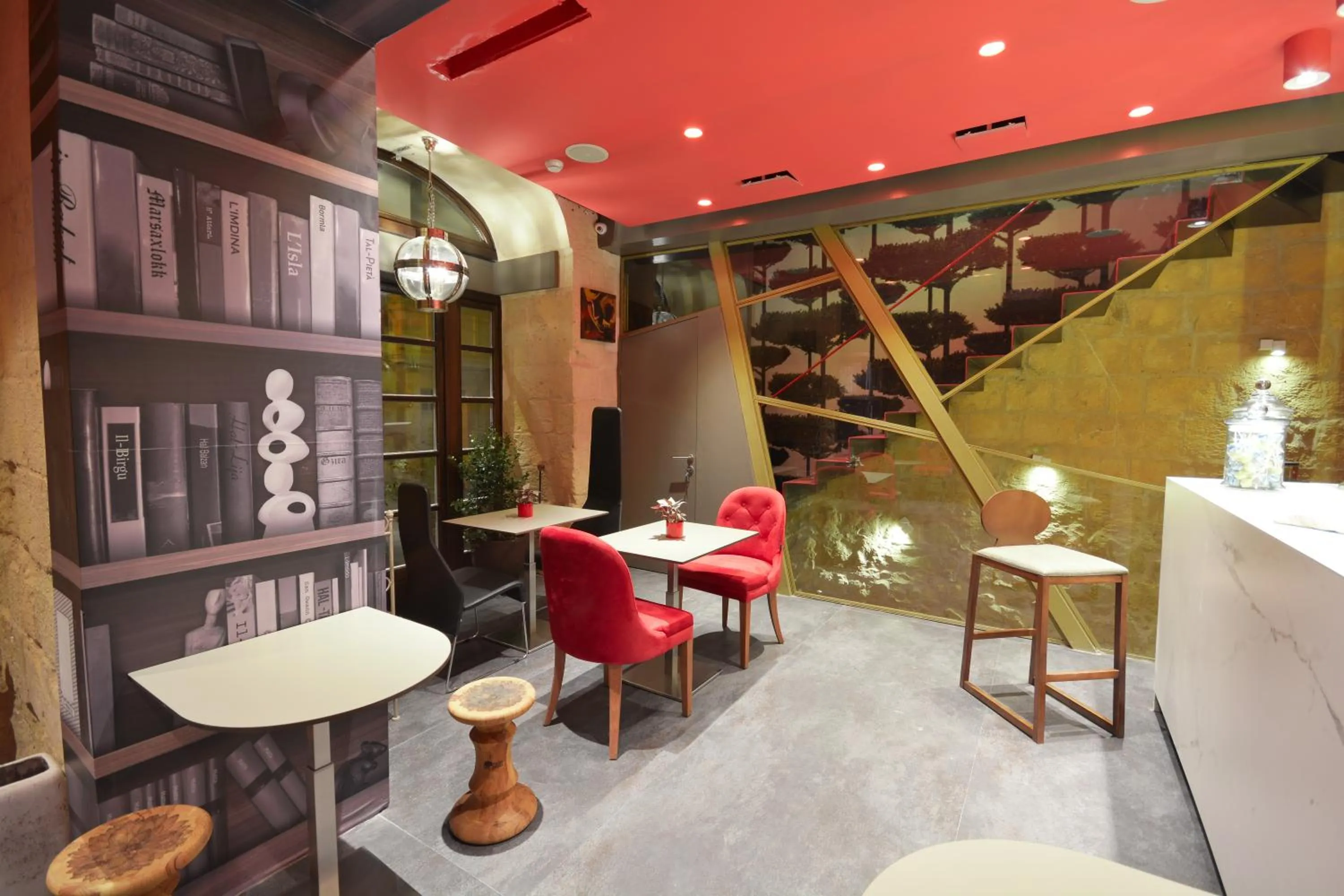 Lounge or bar in The Vincent Boutique Suites