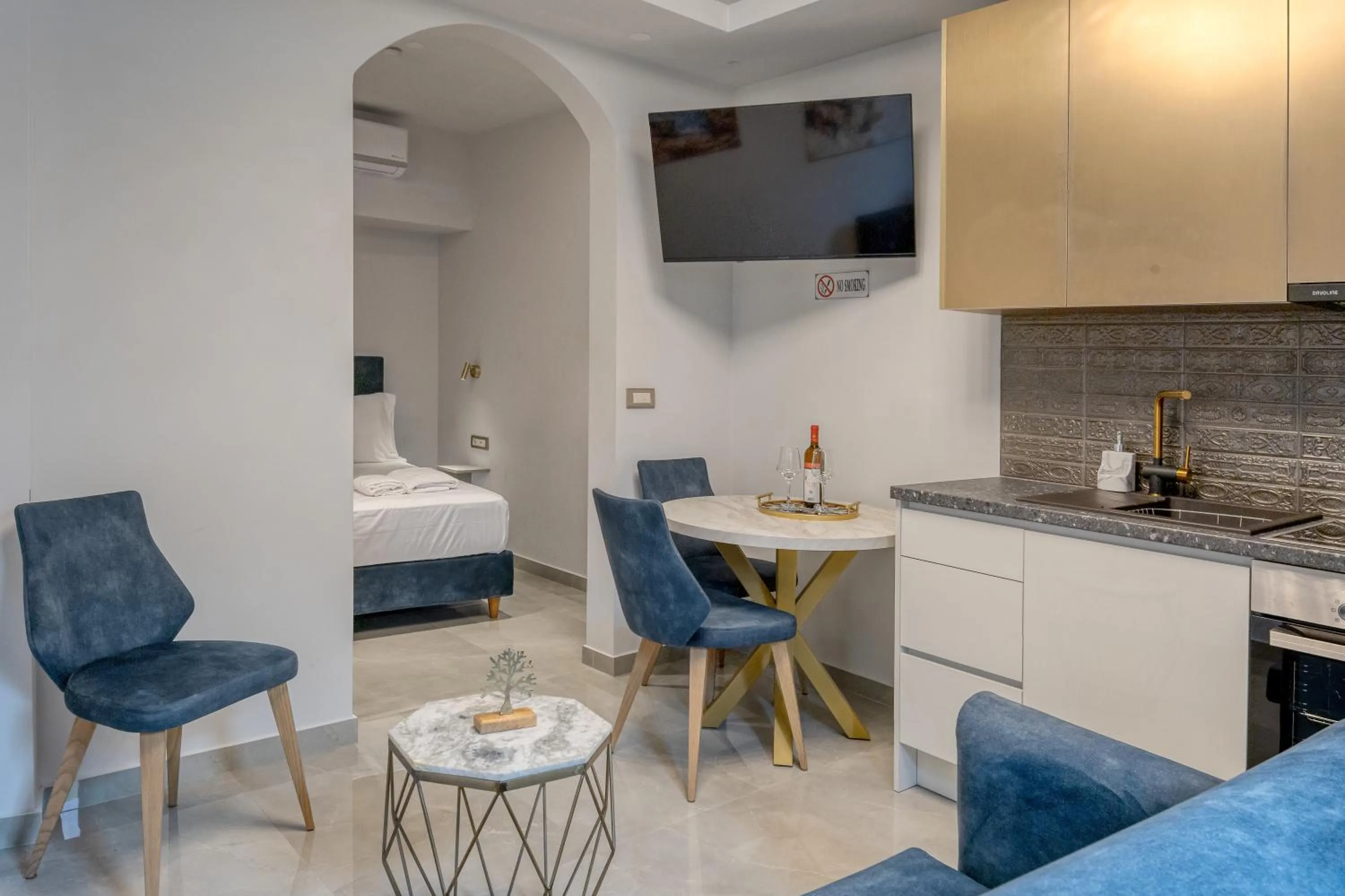 Kitchen or kitchenette in Royal Gold City Suites by Omilos Hotels