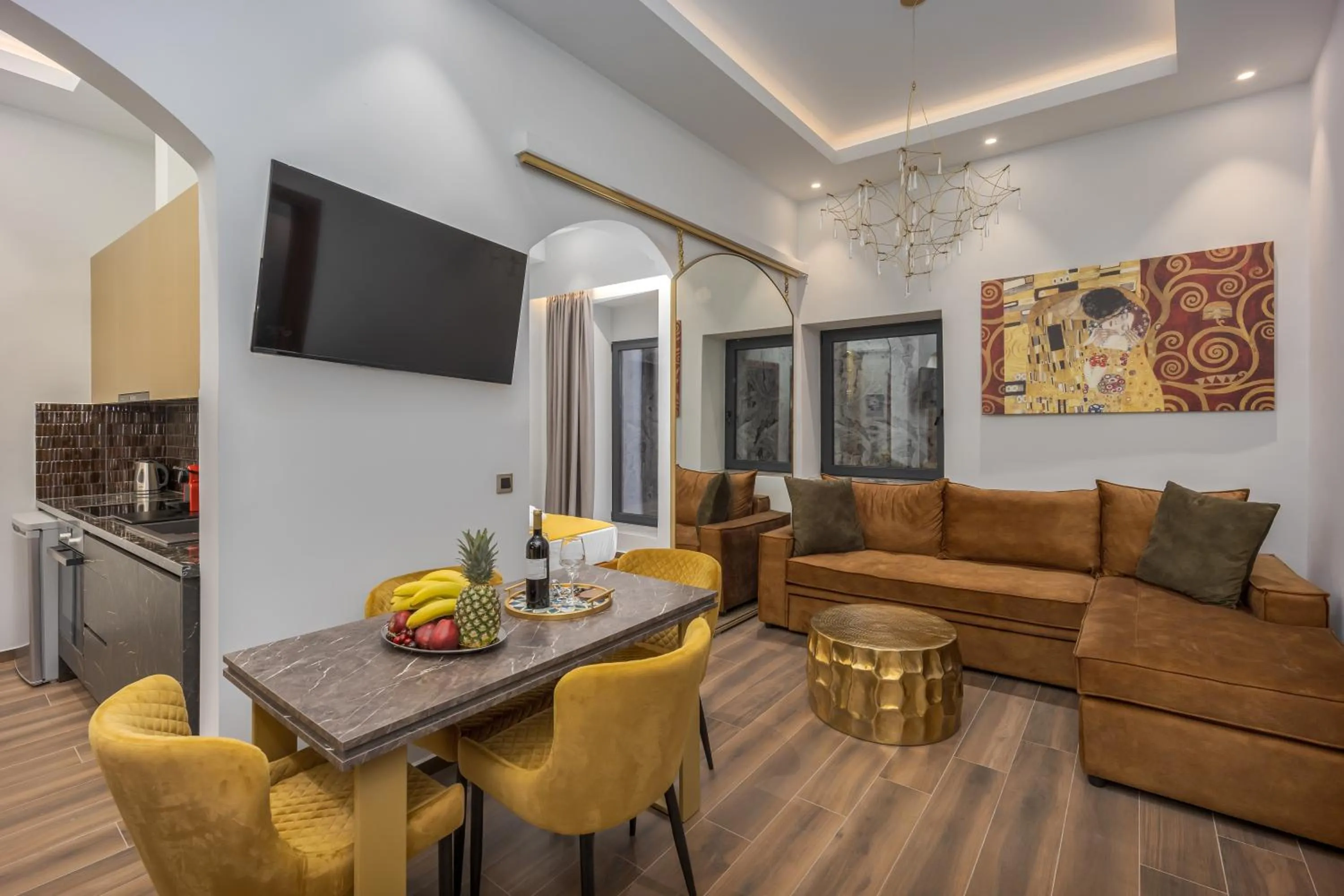 TV and multimedia in Royal Gold City Suites by Omilos Hotels