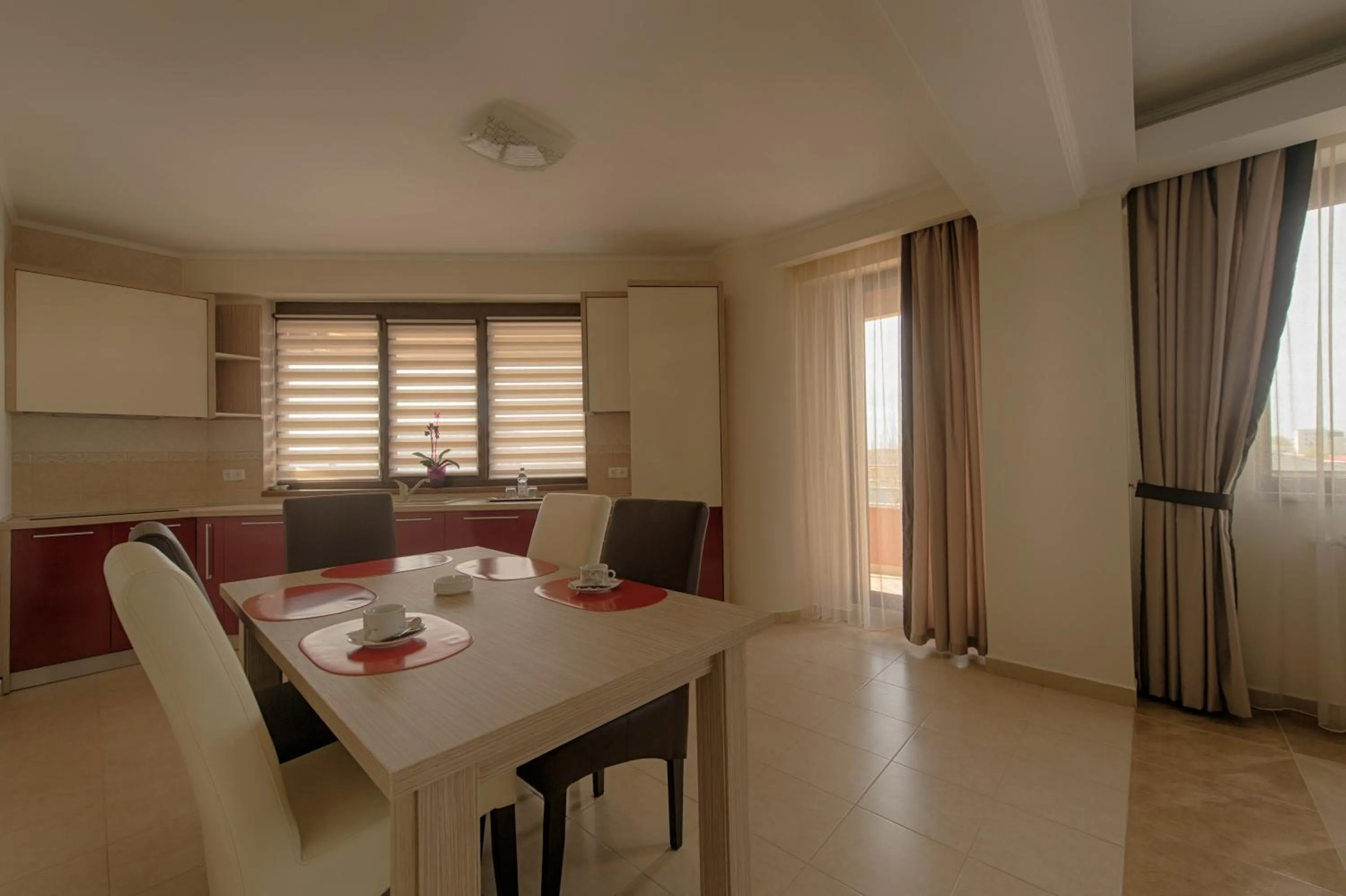 Kitchen or kitchenette in Samali Residence