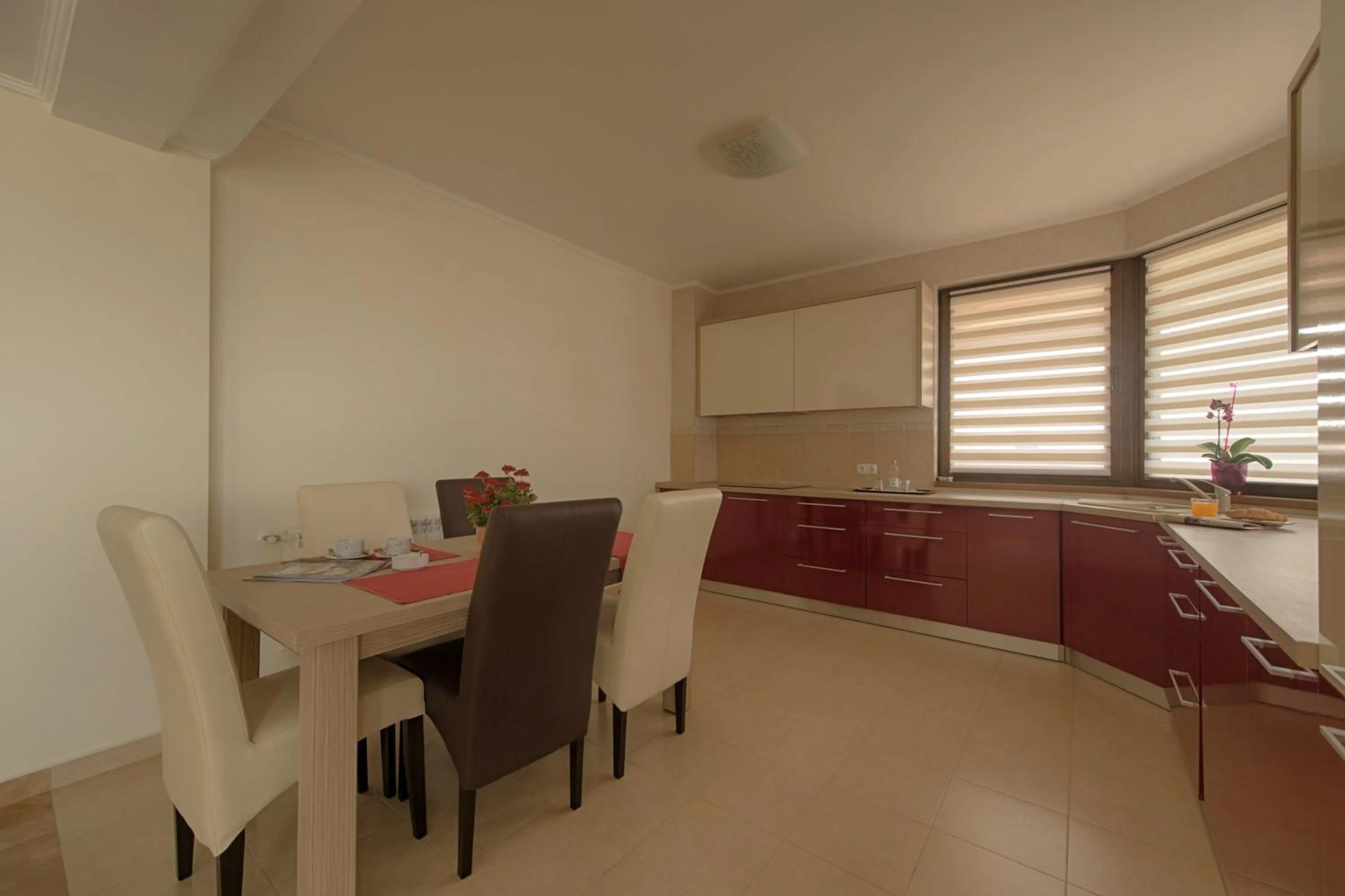 Kitchen or kitchenette in Samali Residence
