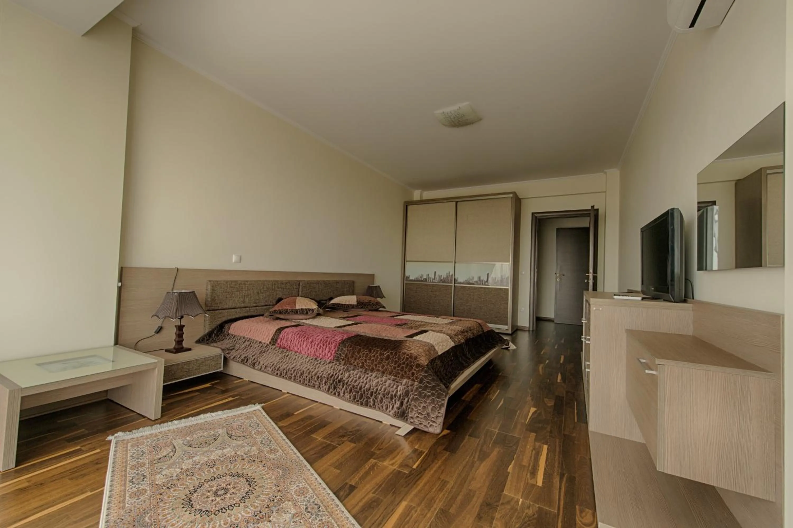 Photo of the whole room, Bed in Samali Residence