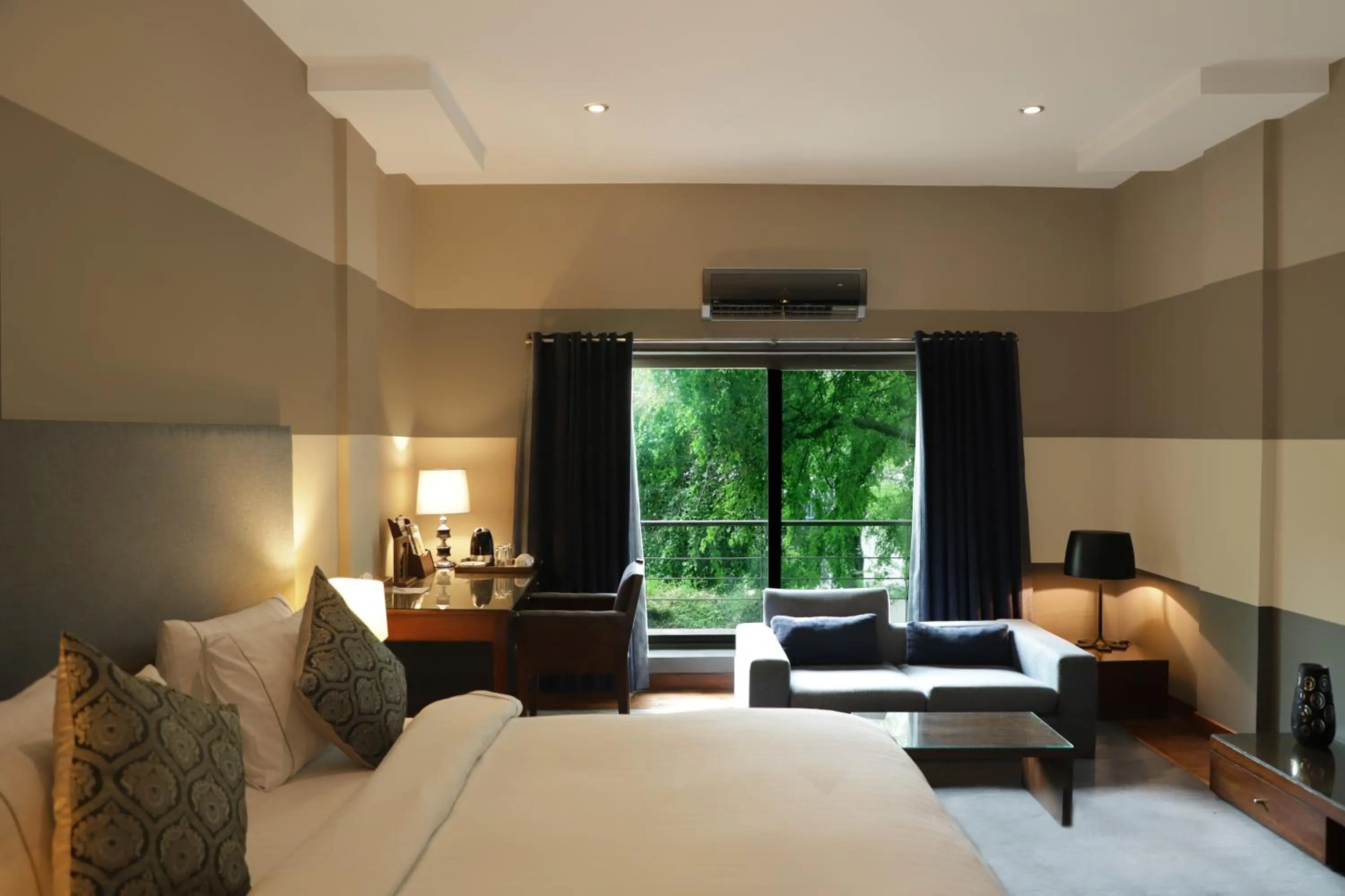 Living room, Bed in The Residency Hotel