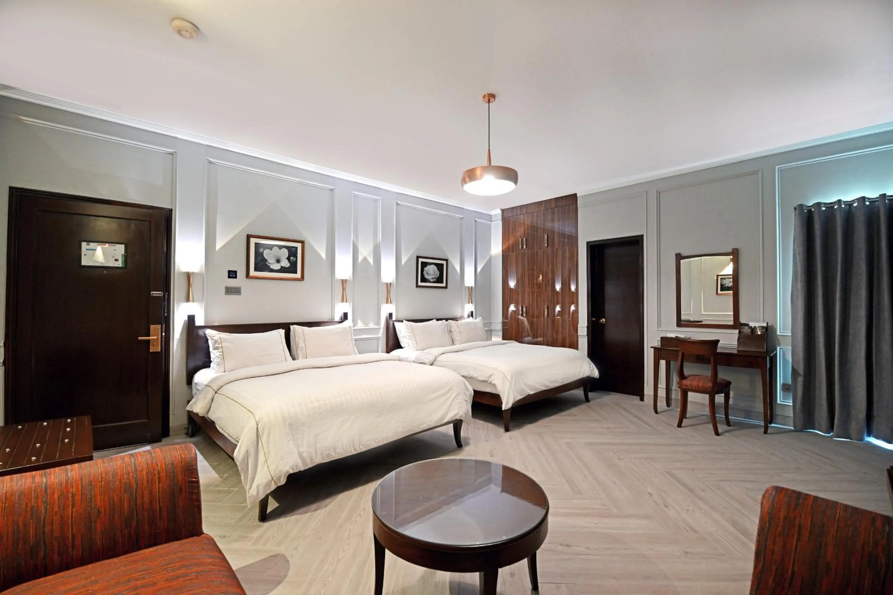 Photo of the whole room, Bed in The Residency Hotel