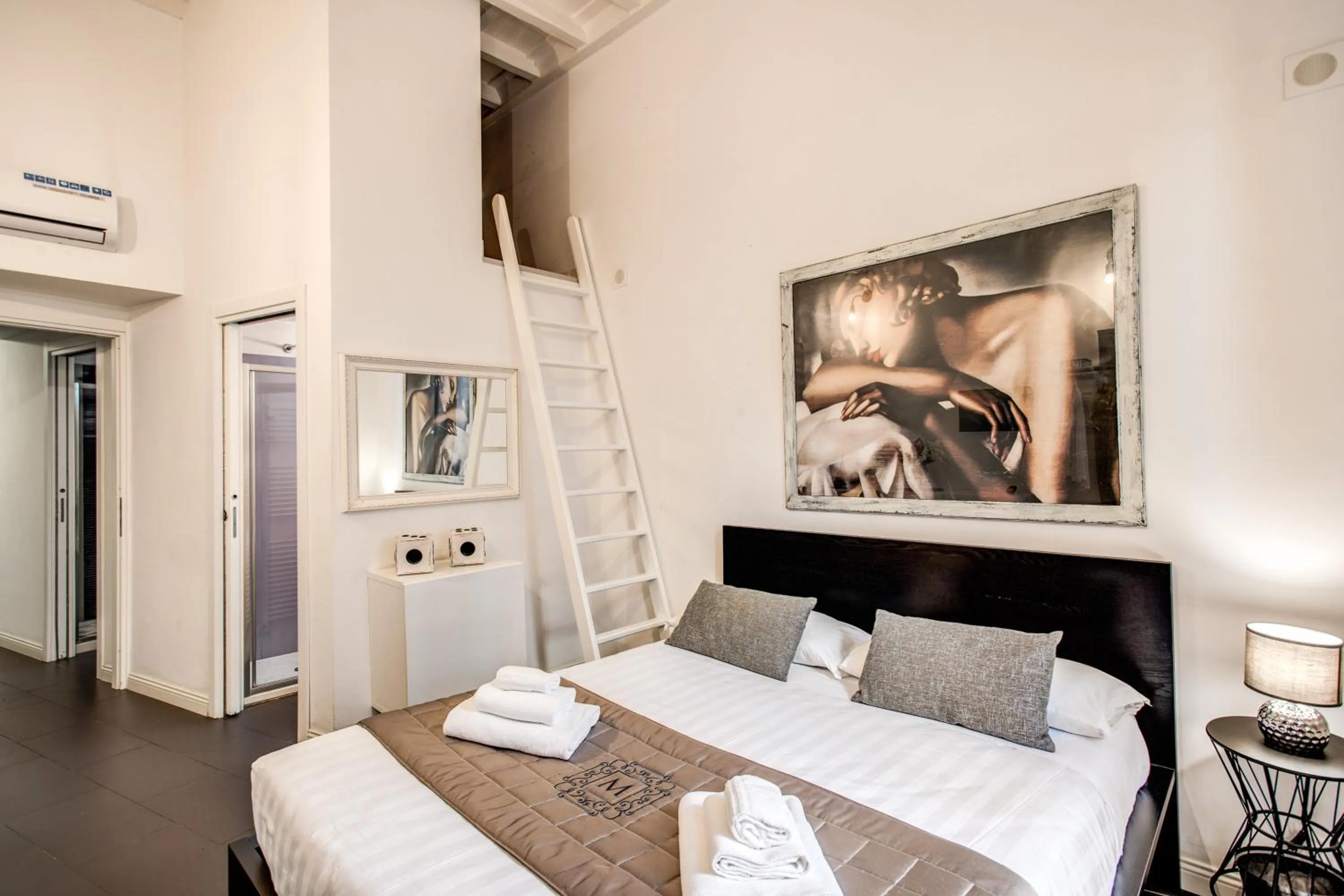 Bed in Trastevere Miracle Suite