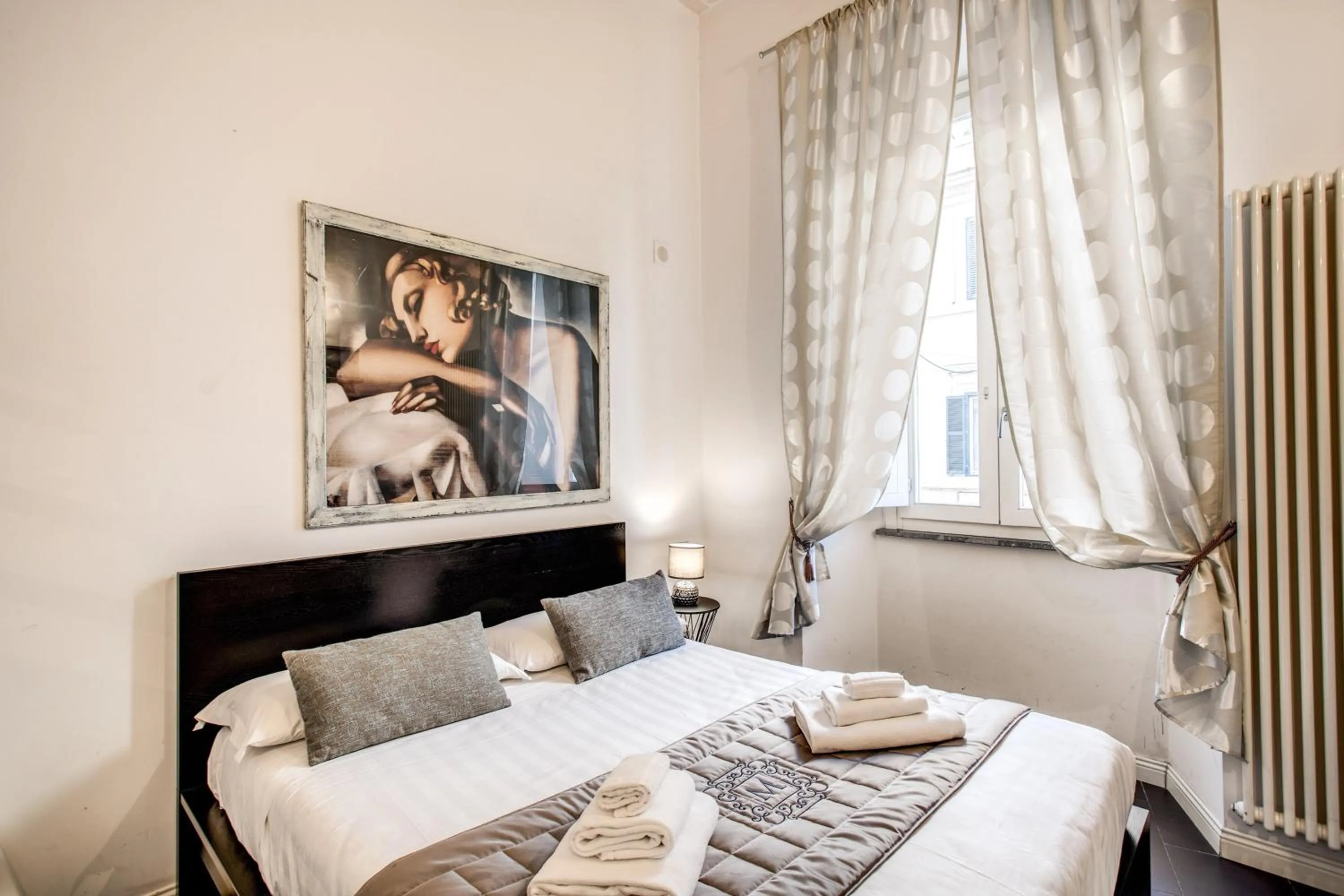 Photo of the whole room, Bed in Trastevere Miracle Suite