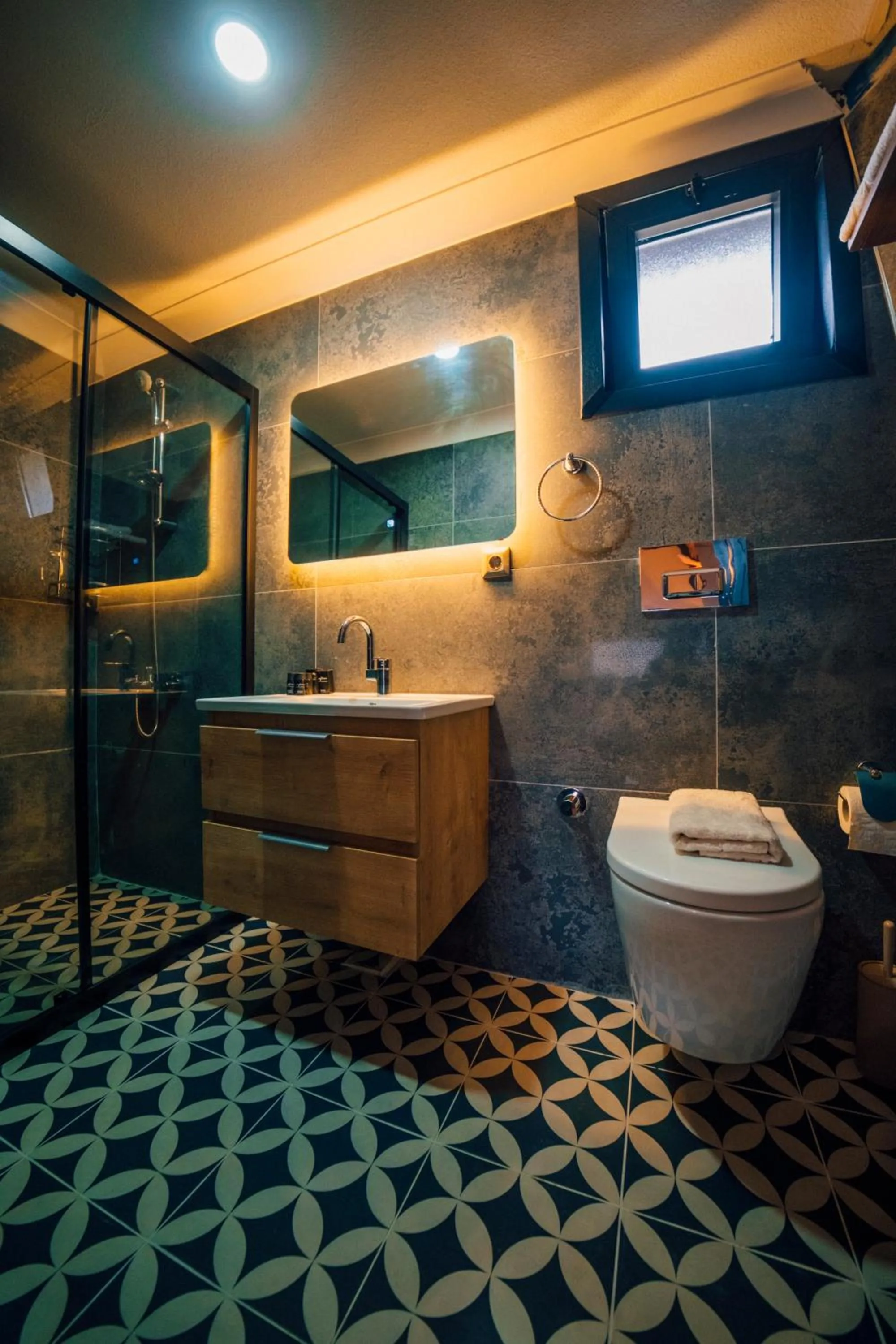 Shower in Vital Göl Sapanca Özel Havuzlu Bungalov & Villa