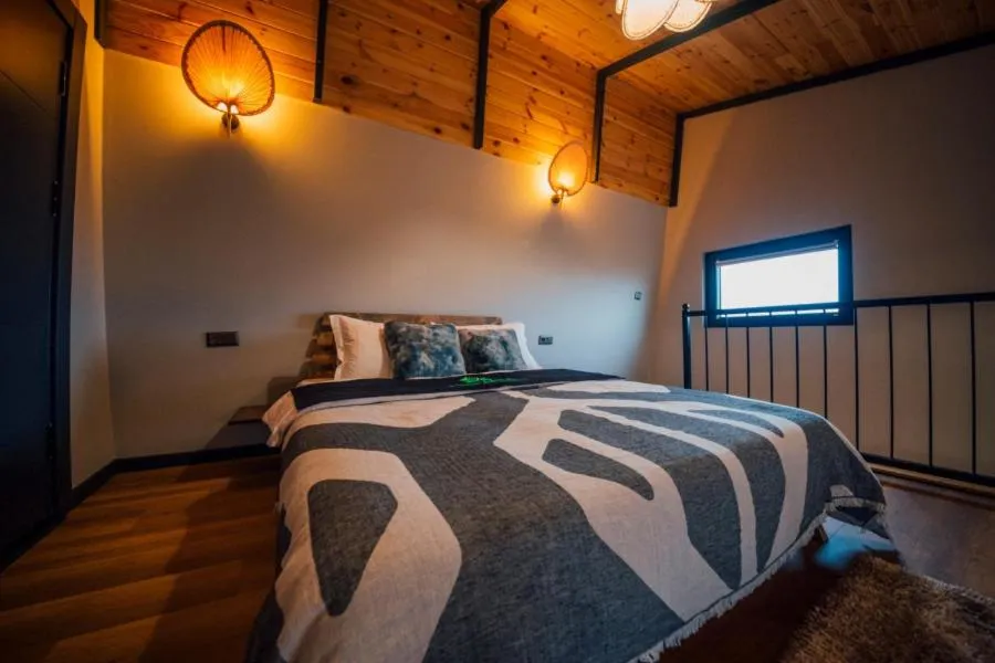 Bed in Vital Göl Sapanca Özel Havuzlu Bungalov & Villa