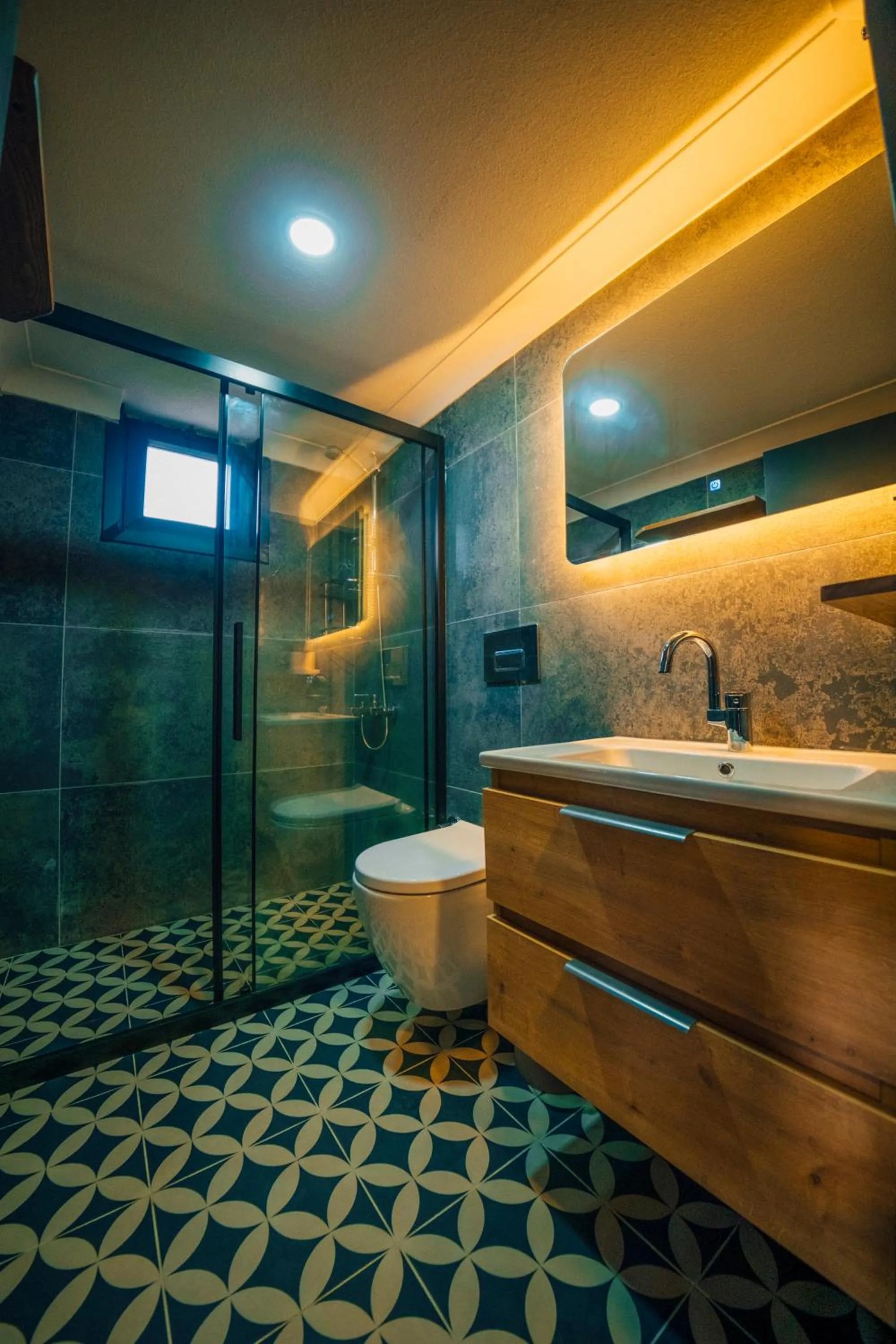 Shower in Vital Göl Sapanca Özel Havuzlu Bungalov & Villa