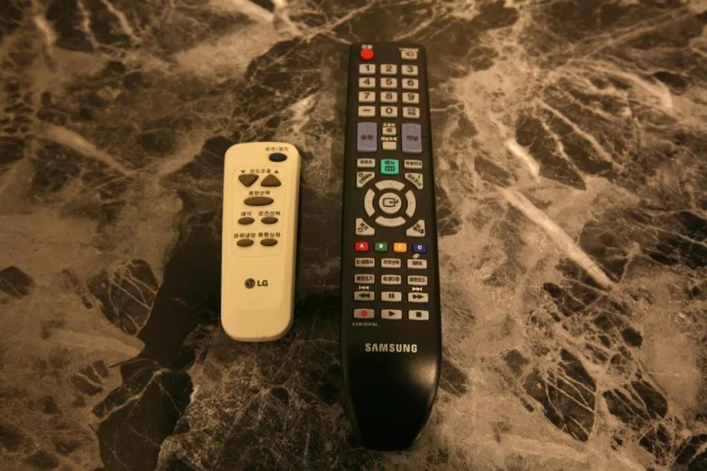 TV and multimedia in New World Hotel Yongsan