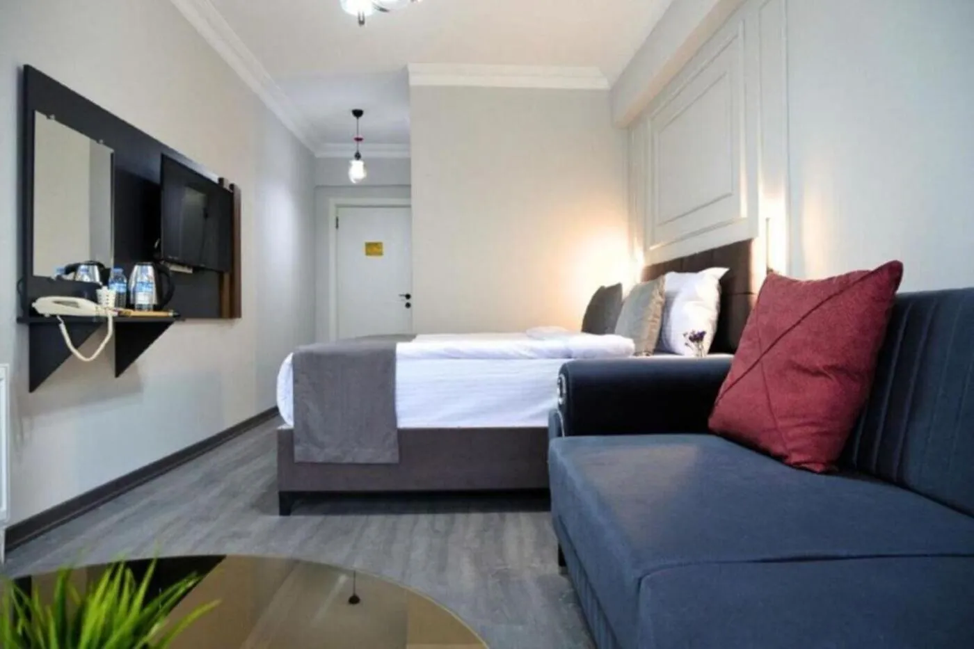 Photo of the whole room, Bed in Liza Suit Hotel