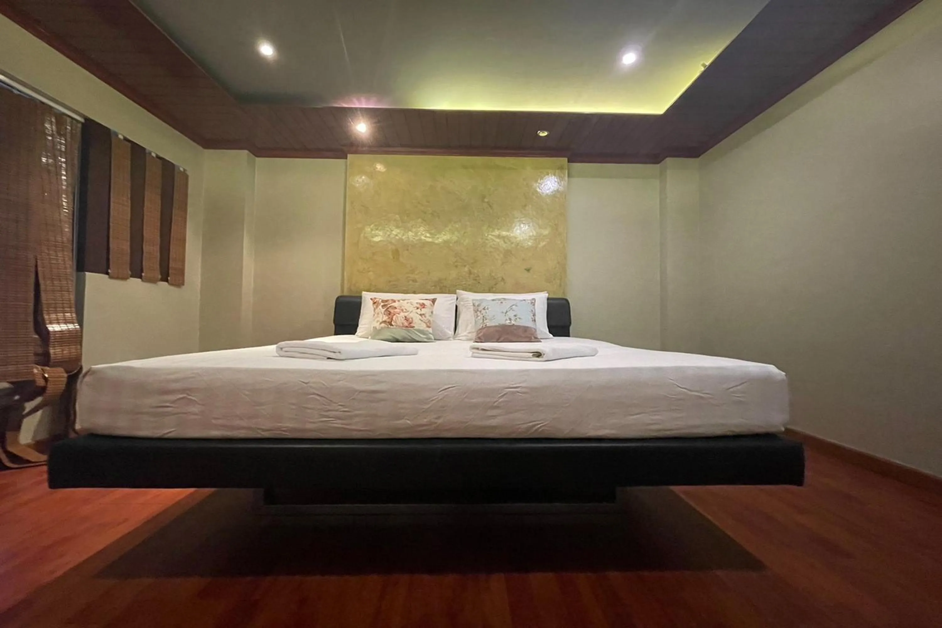 Photo of the whole room, Bed in Landmark Patong Hotel