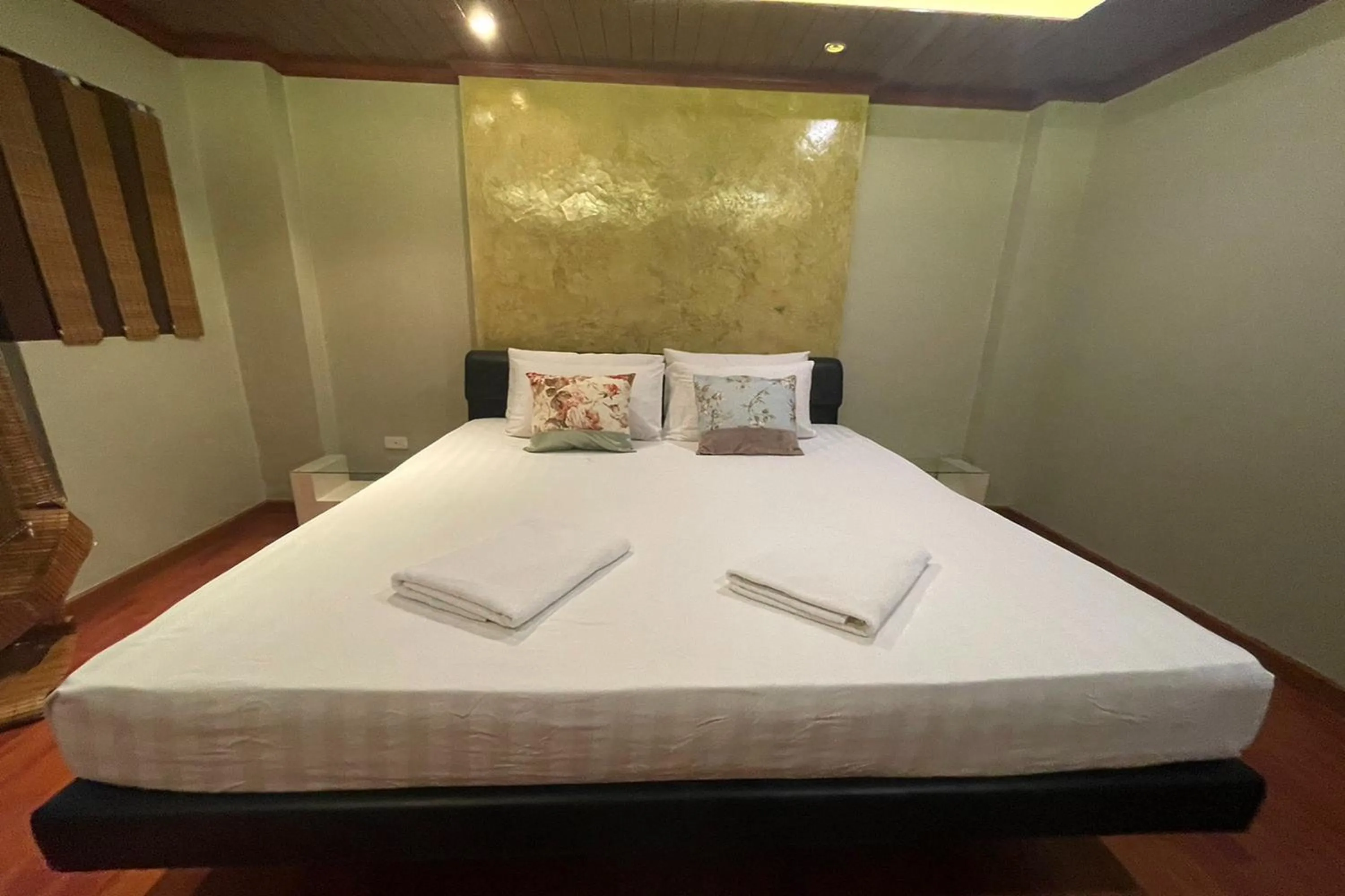 Photo of the whole room, Bed in Landmark Patong Hotel