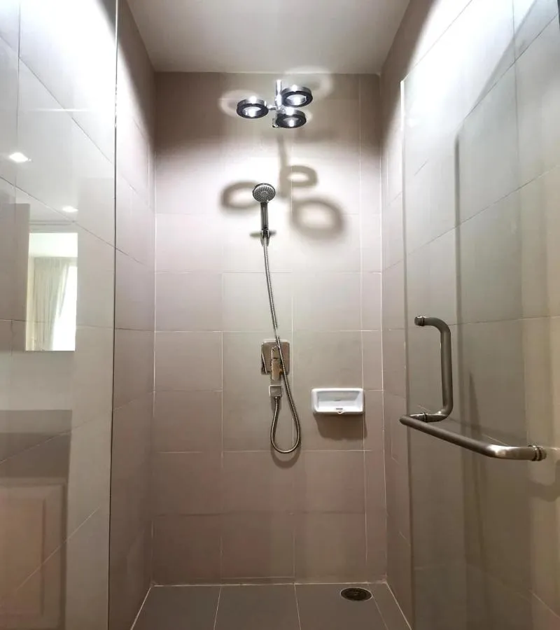 Shower in Serene Phla Resort and Restaurant