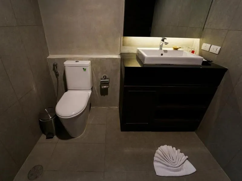 Toilet in Serene Phla Resort and Restaurant