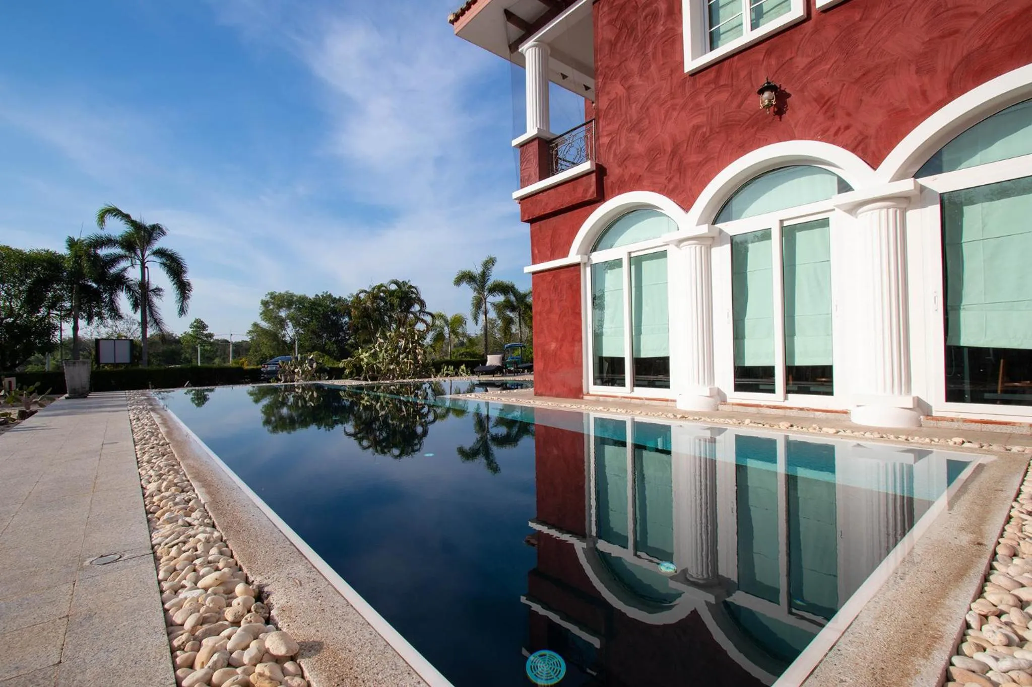 Swimming pool in Hacienda Resort - Mae Phim