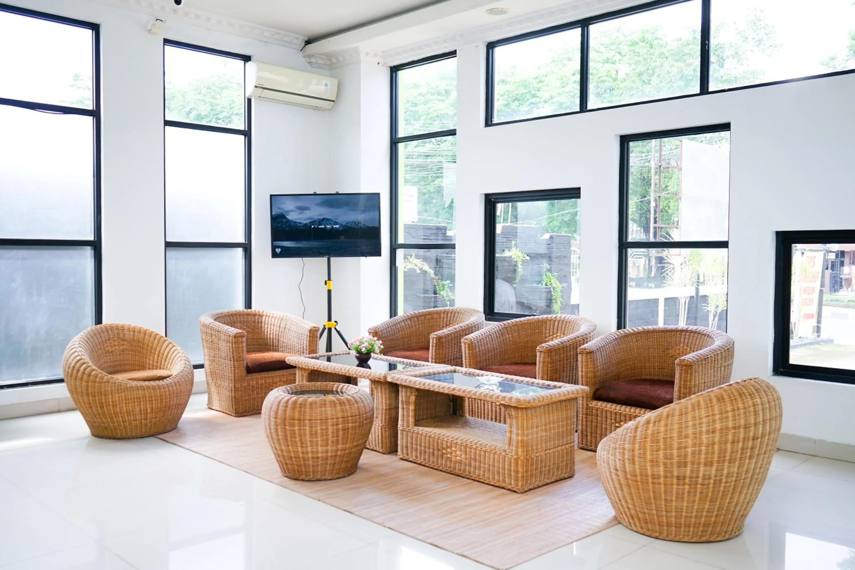 Lobby or reception in Urbanview Hotel Syariah Ratu Elok Banjarbaru by RedDoorz