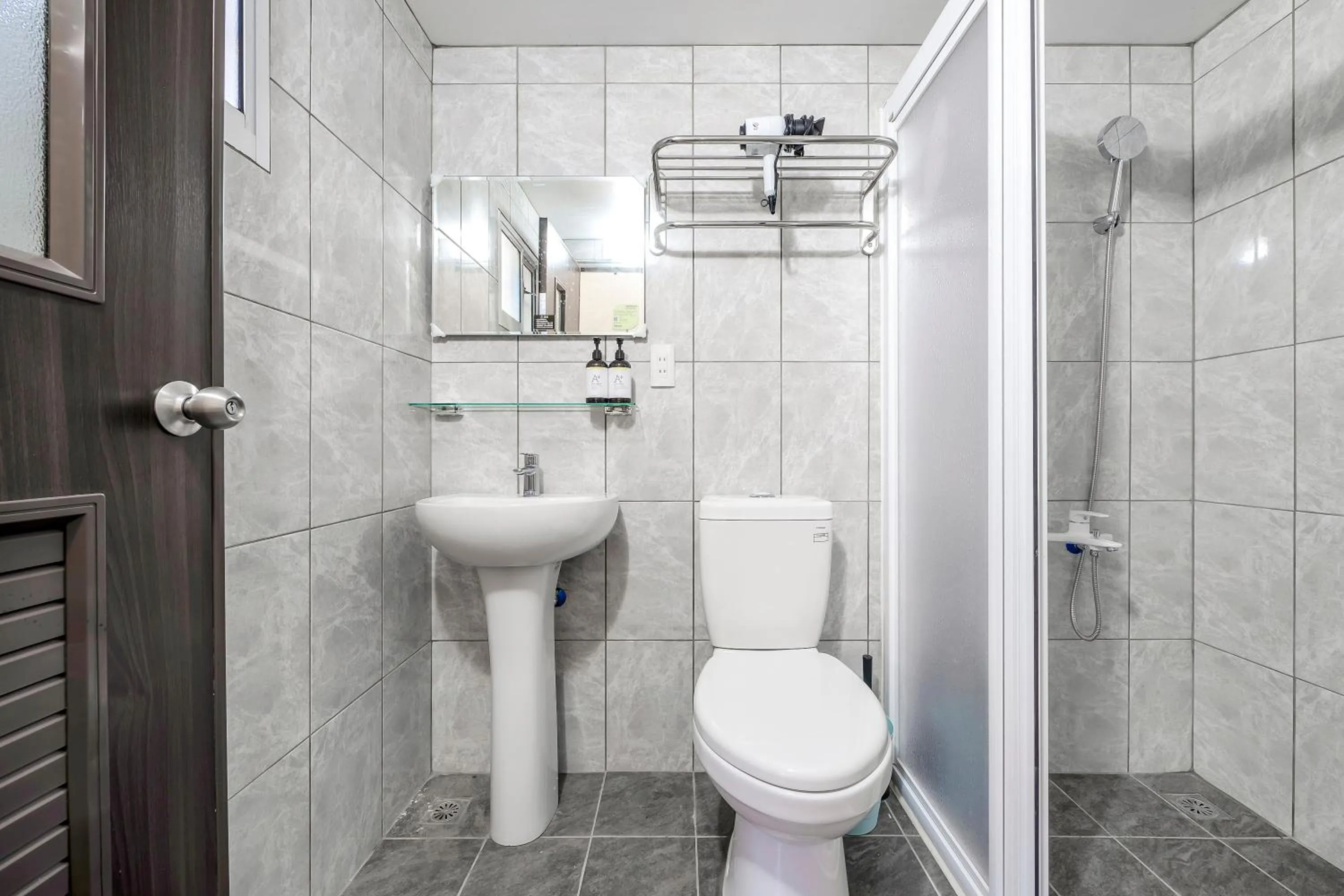 Bathroom in Grow Tree Glamping