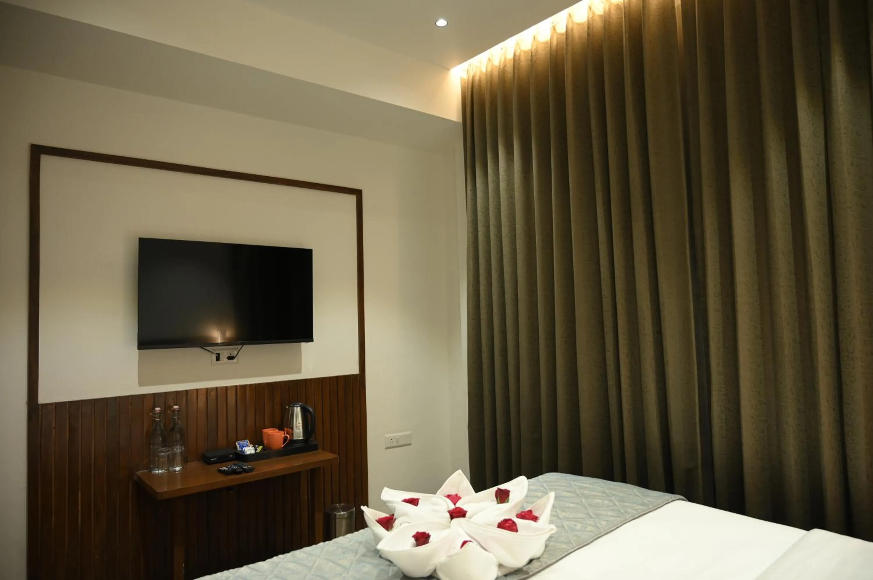 Bed in Mango Leaf Lake Resort