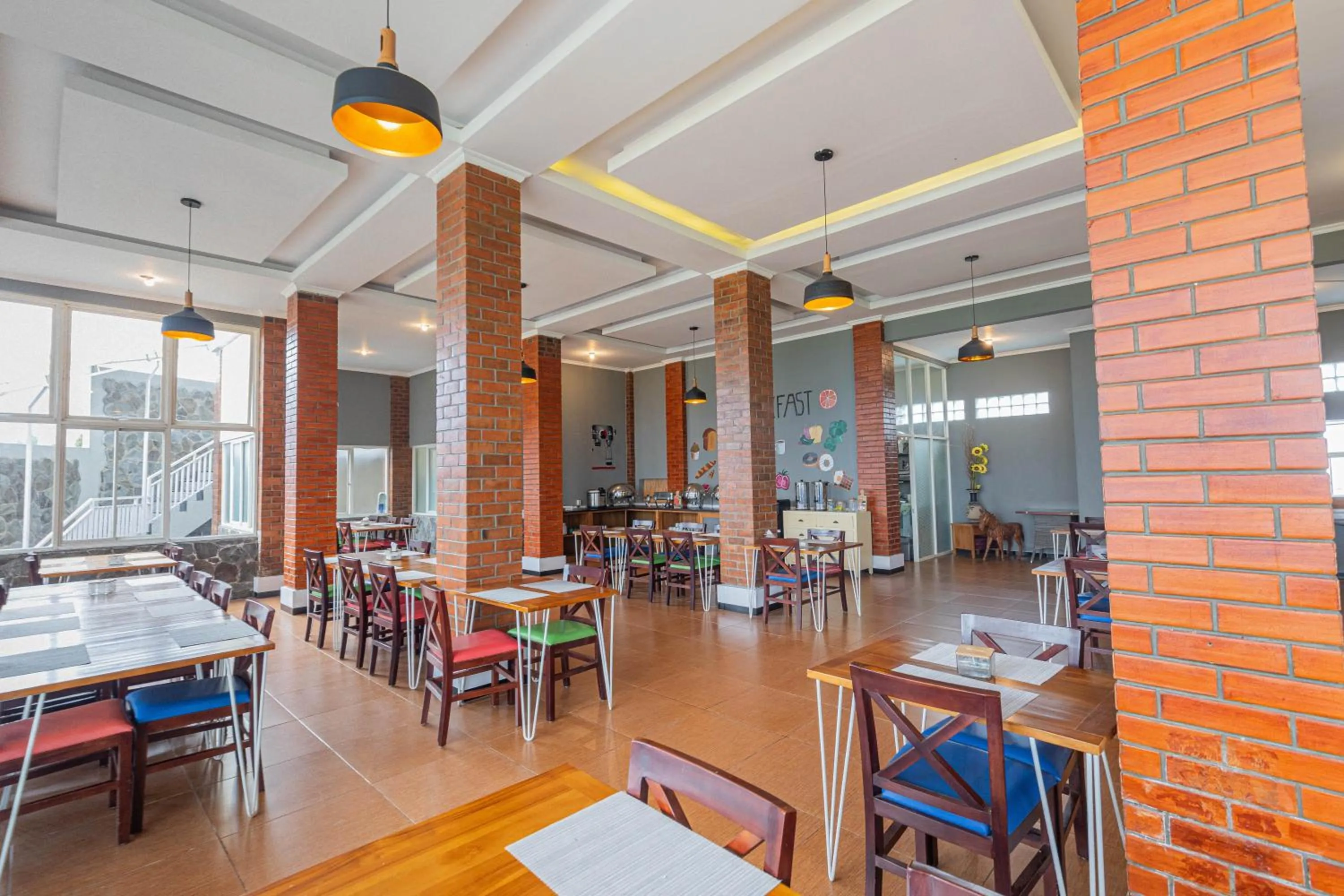 Restaurant/places to eat in Hotel Griya Katarina