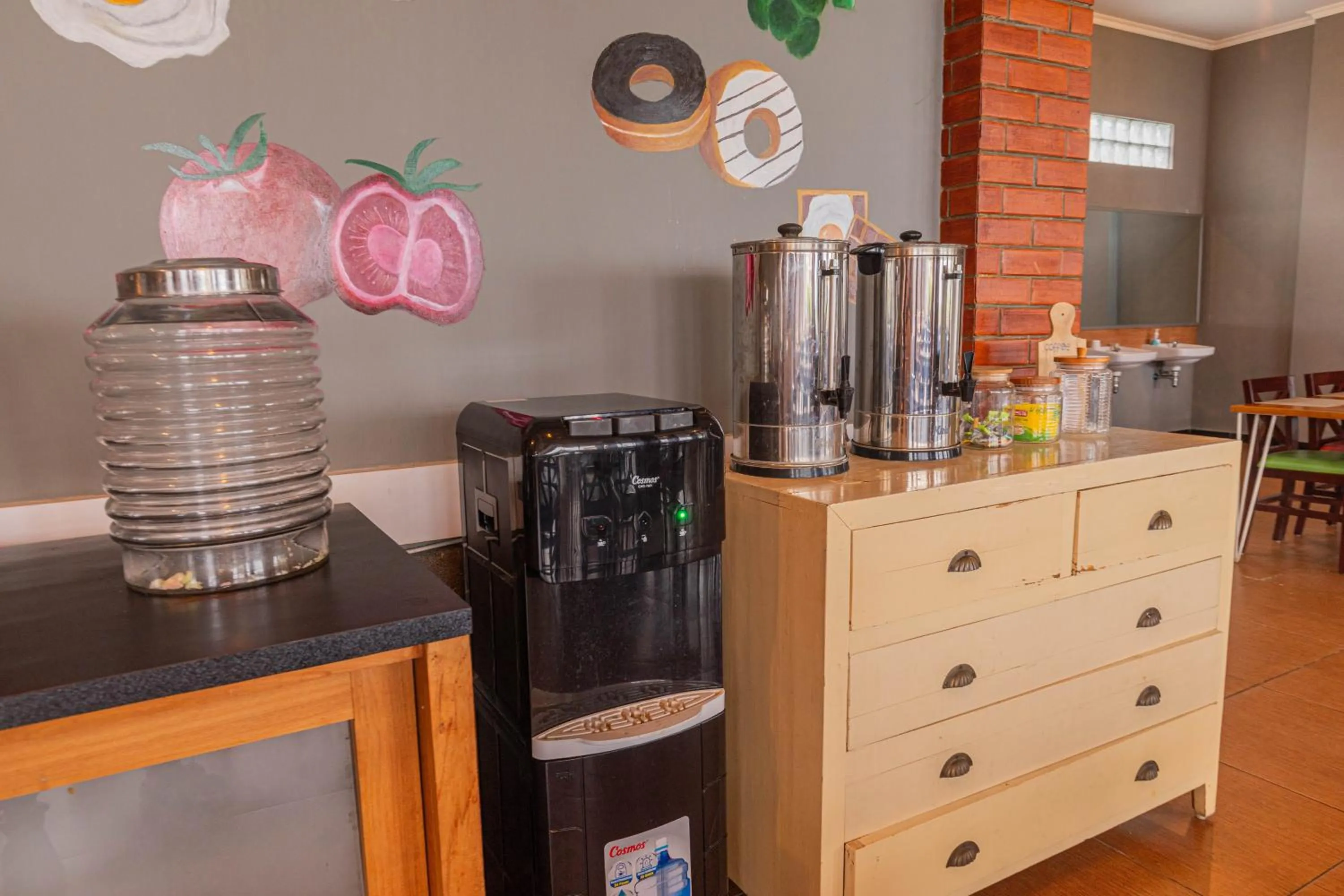 Restaurant/places to eat in Hotel Griya Katarina