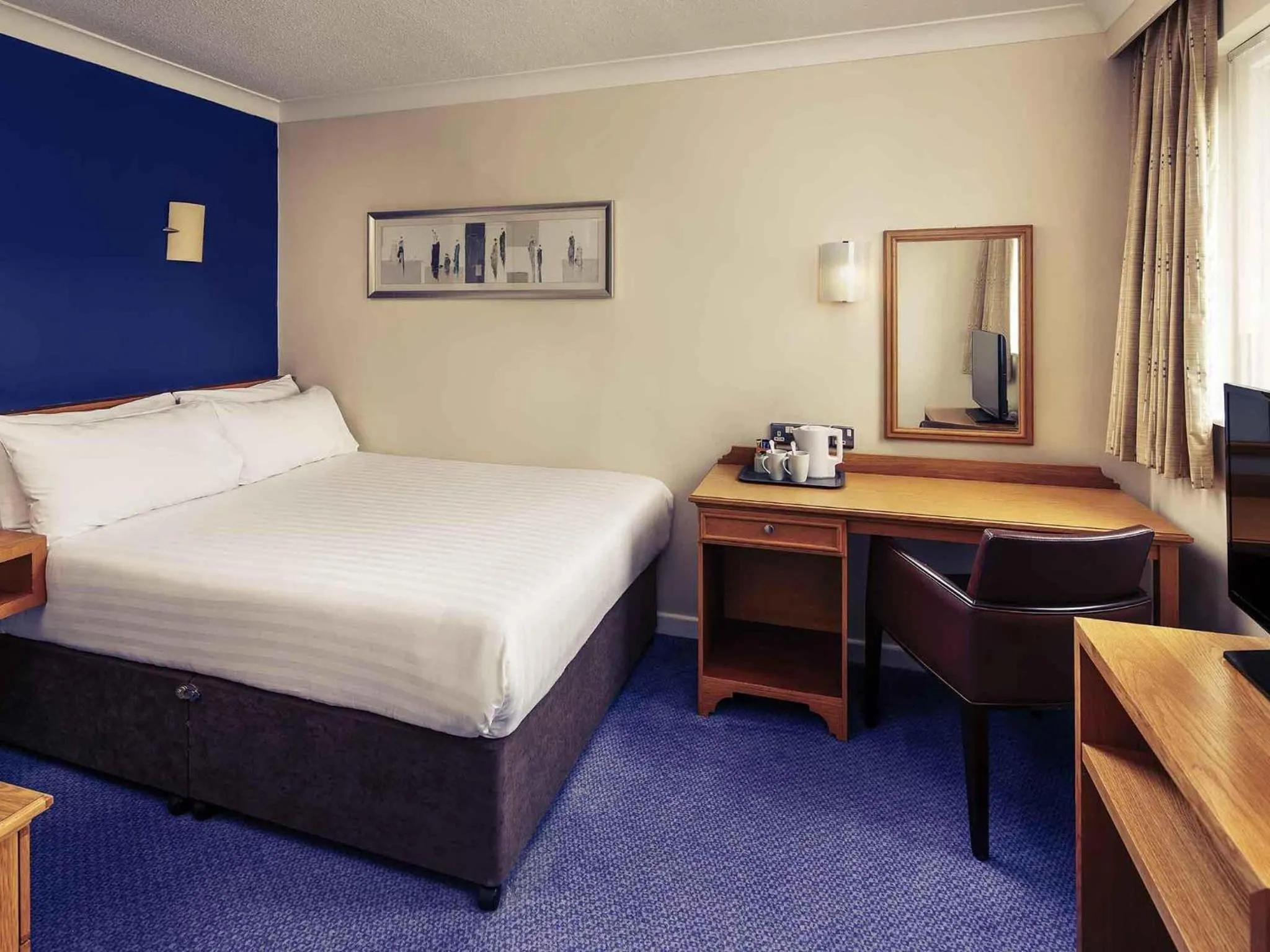 Bedroom, Bed in Mercure Bradford, Bankfield Hotel