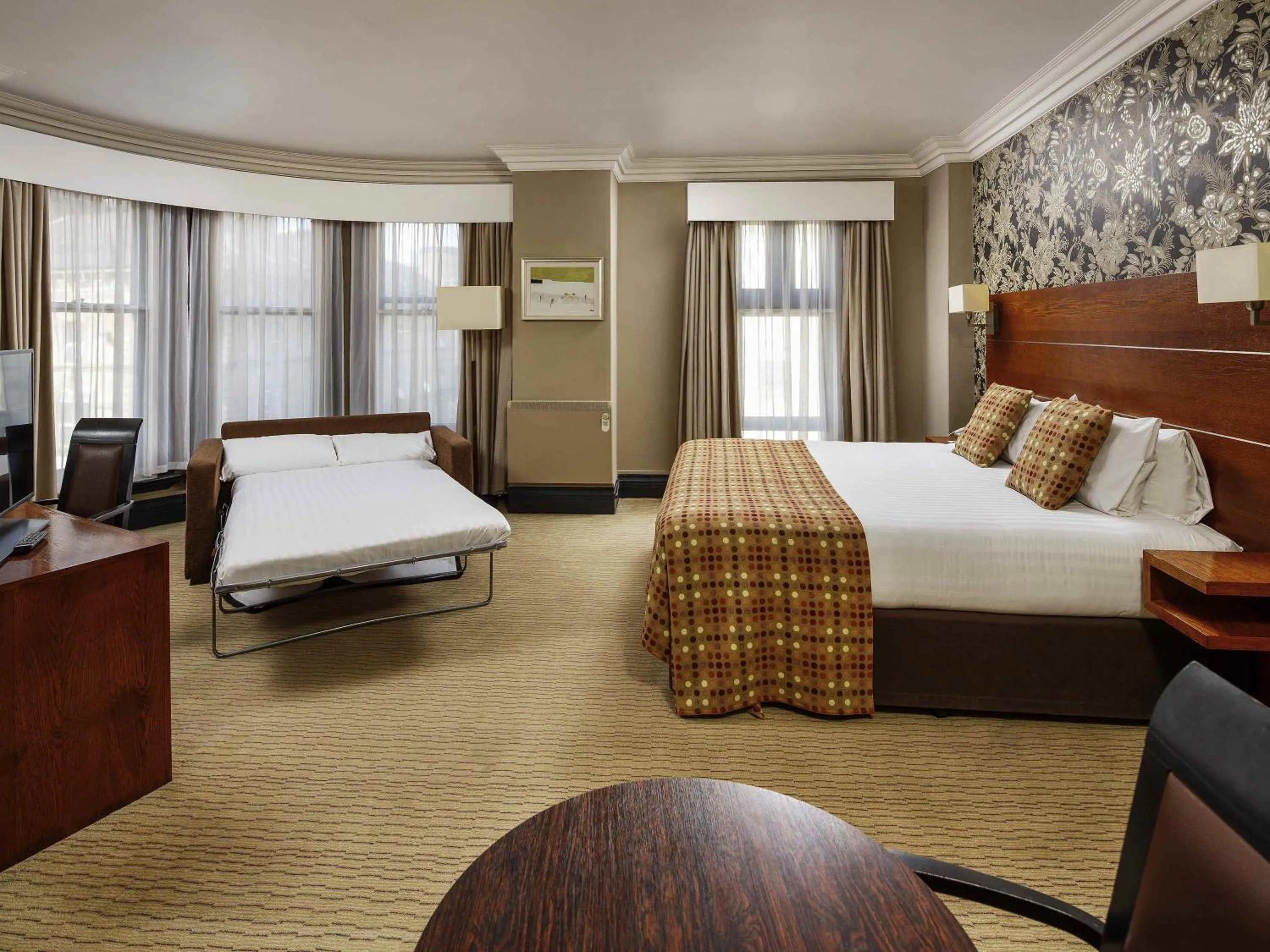 Bedroom, Bed in Mercure Bradford, Bankfield Hotel