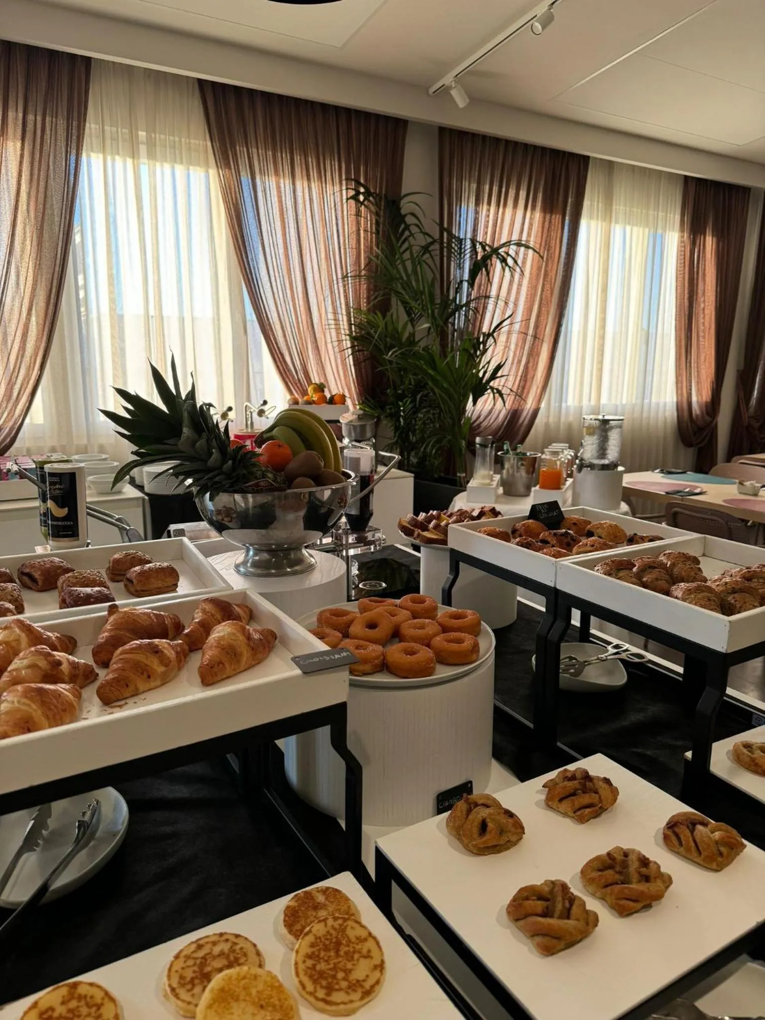 Buffet breakfast in Best Western Hotel Massafra