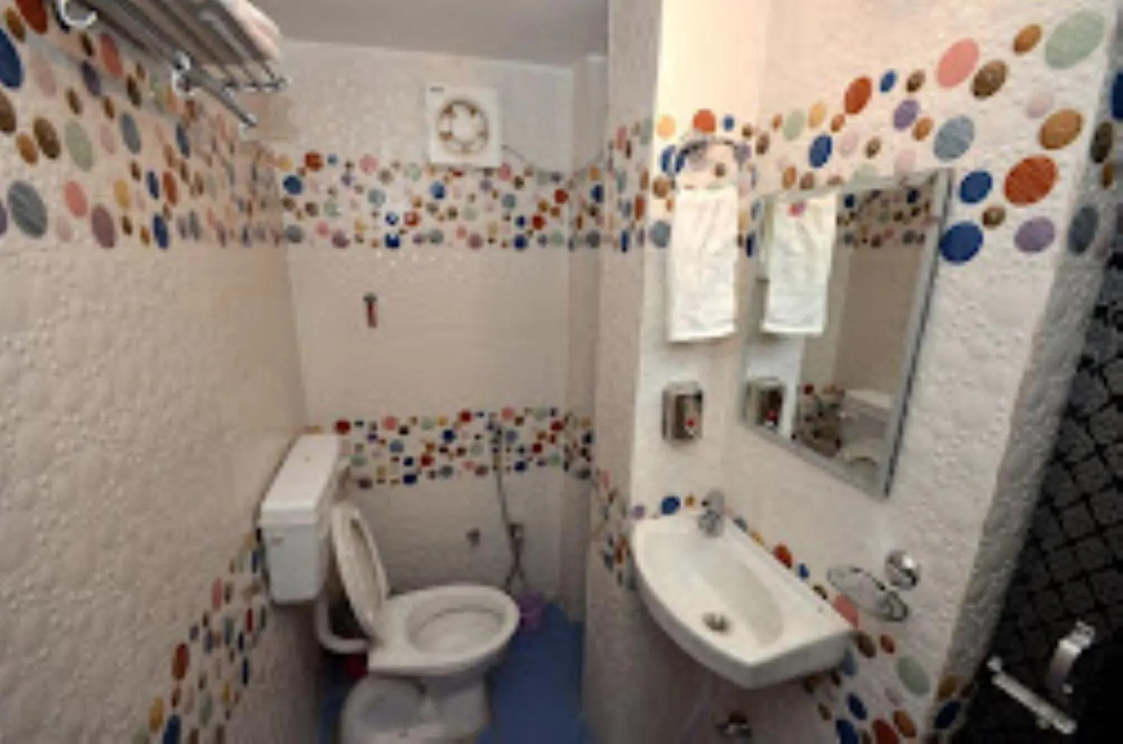 Toilet, Bathroom in Hotel Kings Banaras , Varanasi