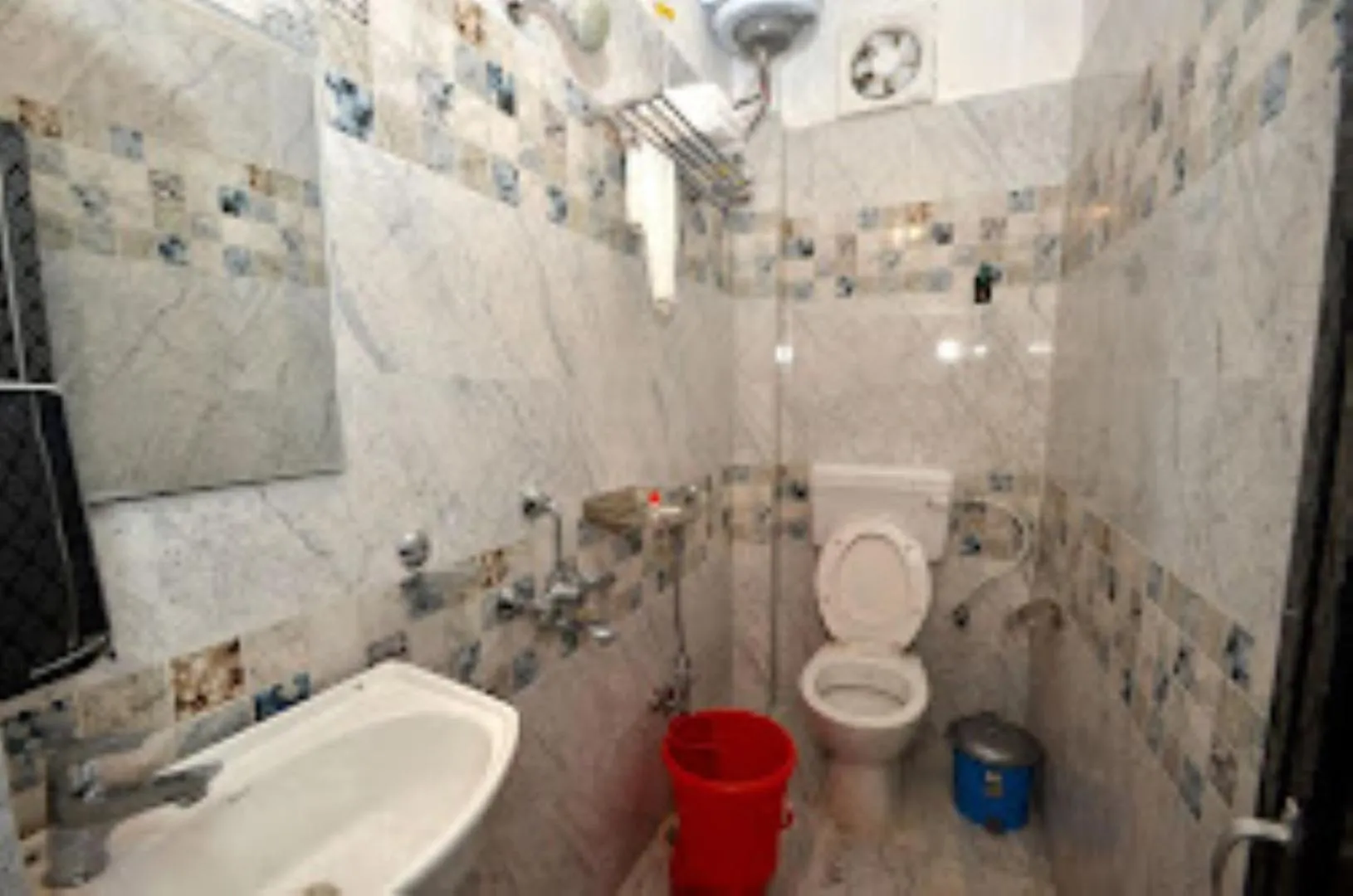 Toilet, Bathroom in Hotel Kings Banaras , Varanasi