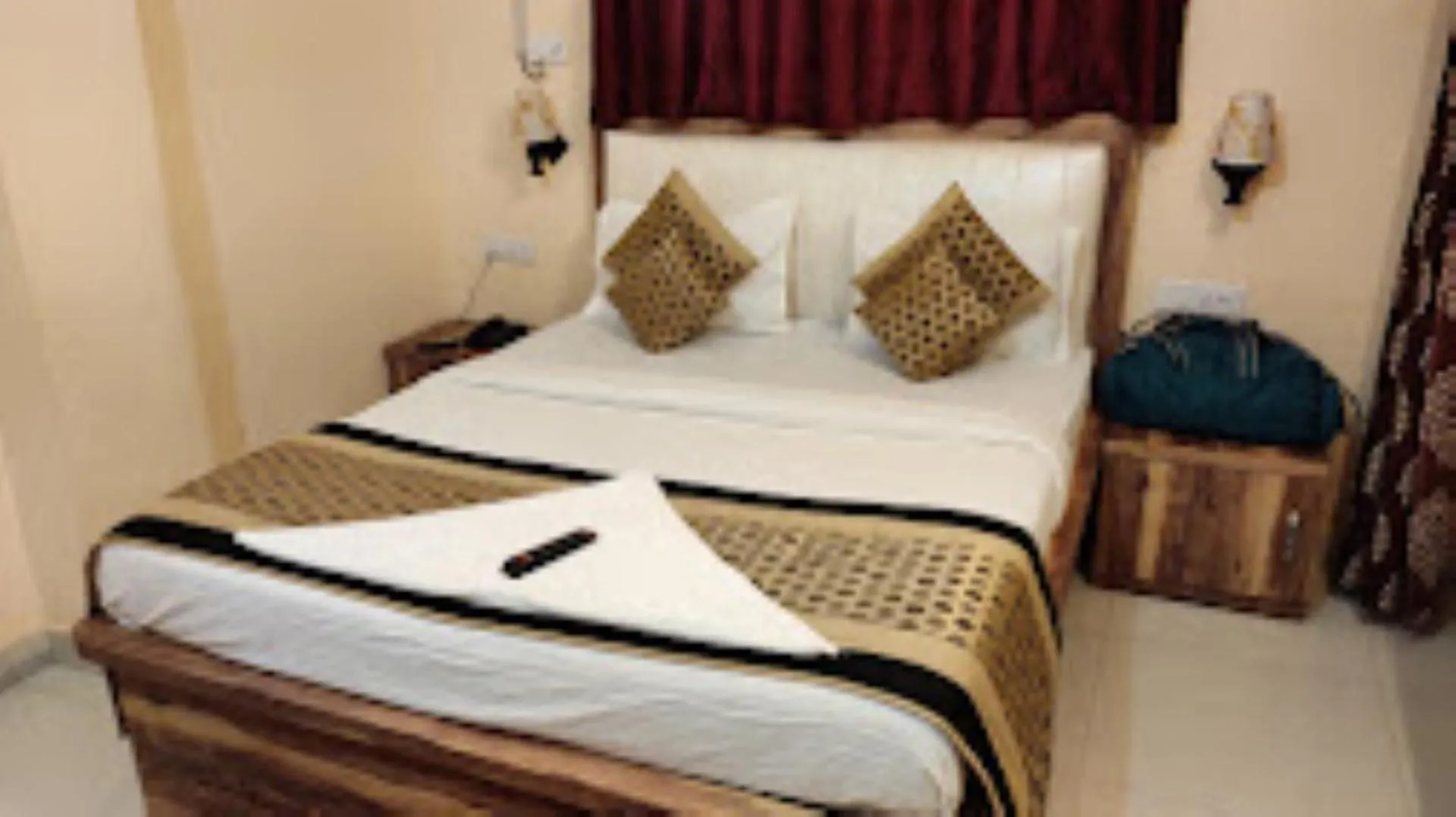 Bed in Hotel Kings Banaras , Varanasi