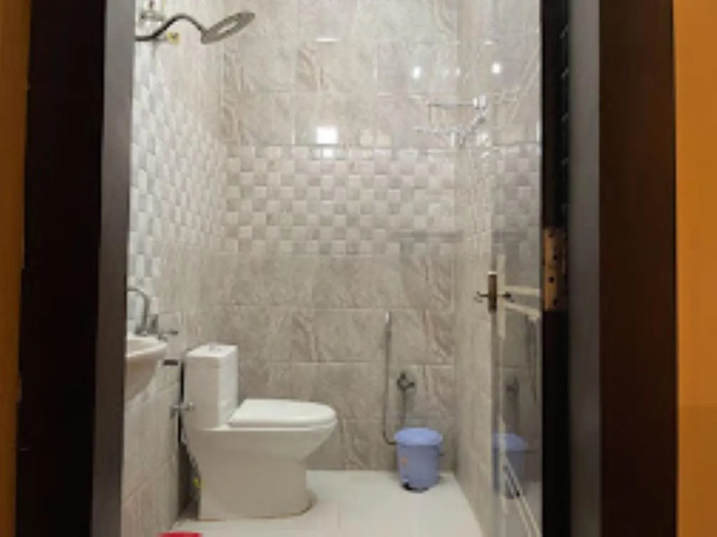 Toilet, Bathroom in Hotel Kings Banaras , Varanasi