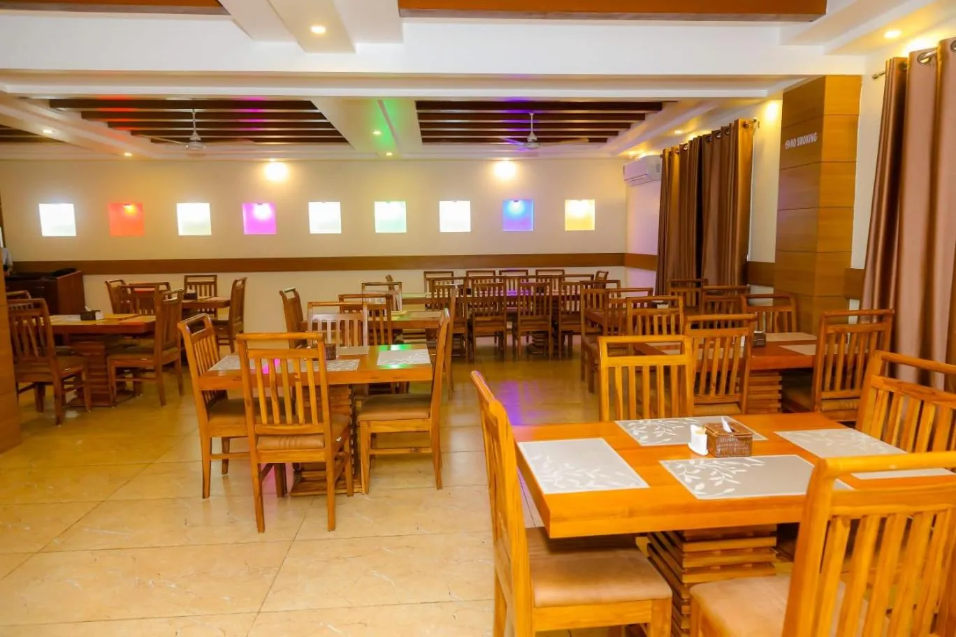 Restaurant/places to eat in Hotel Ultra International