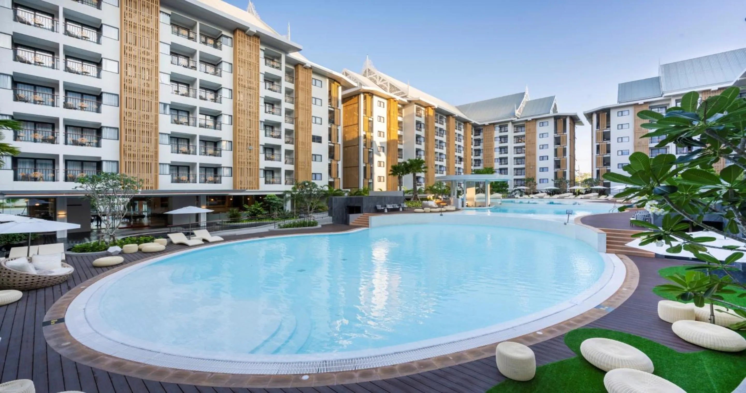 Swimming pool in Wyndham Jomtien Pattaya