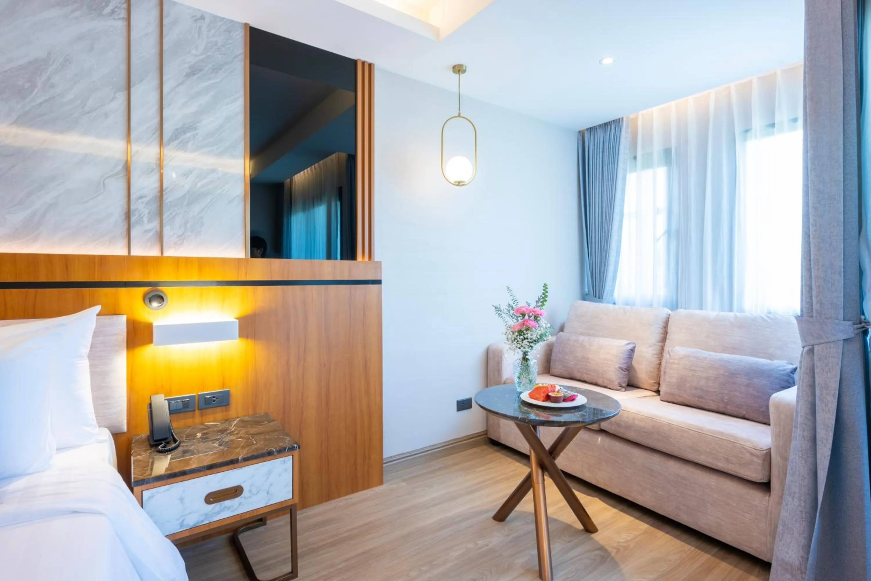 Seating area, Bed in Wyndham Jomtien Pattaya