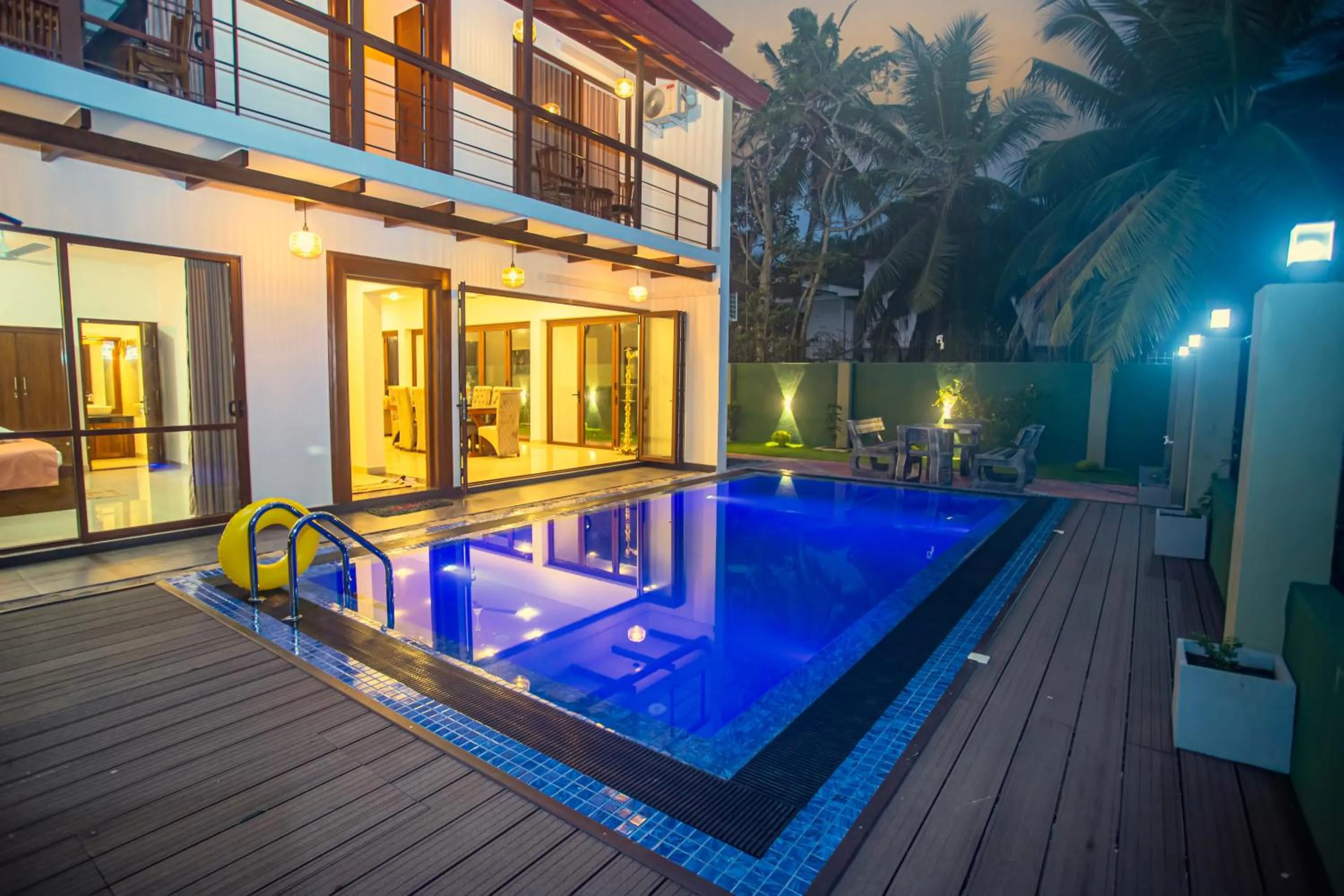 Swimming pool in Villa Senaya