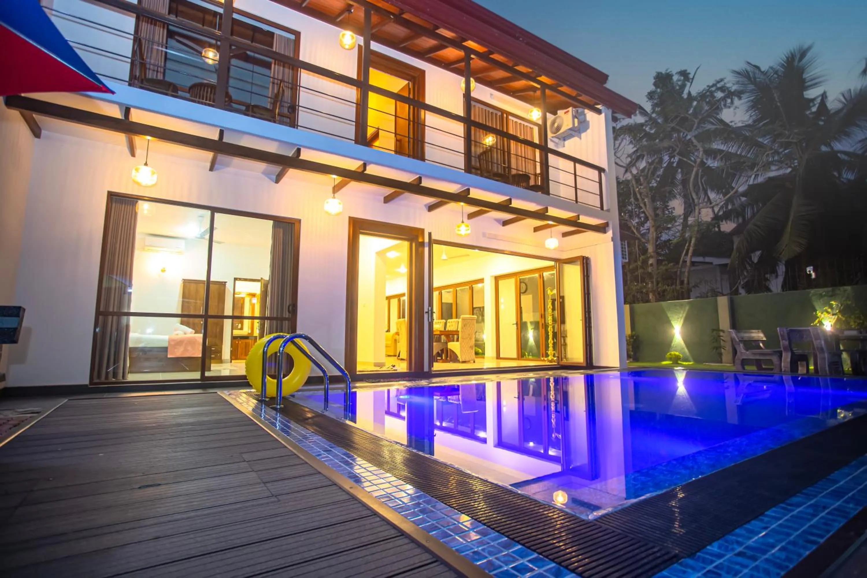 Swimming pool in Villa Senaya