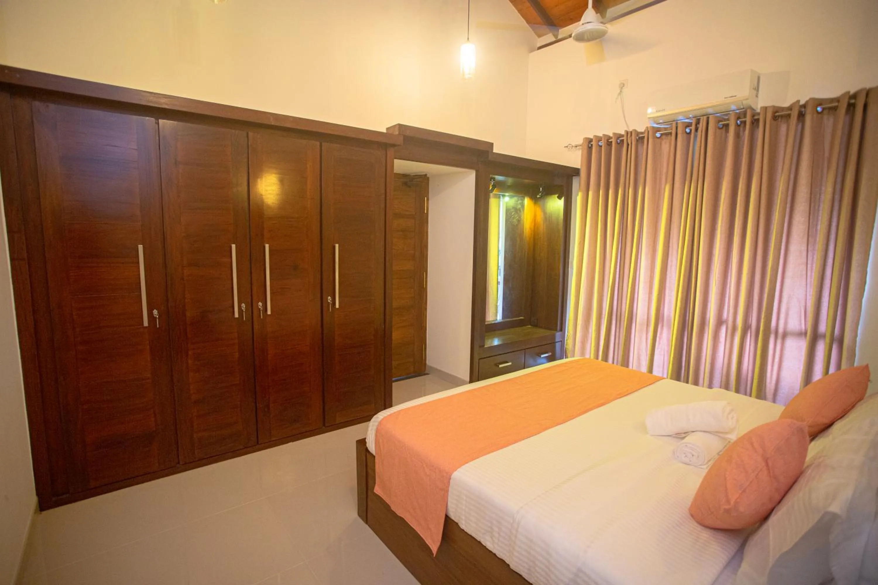 Photo of the whole room, Bed in Villa Senaya