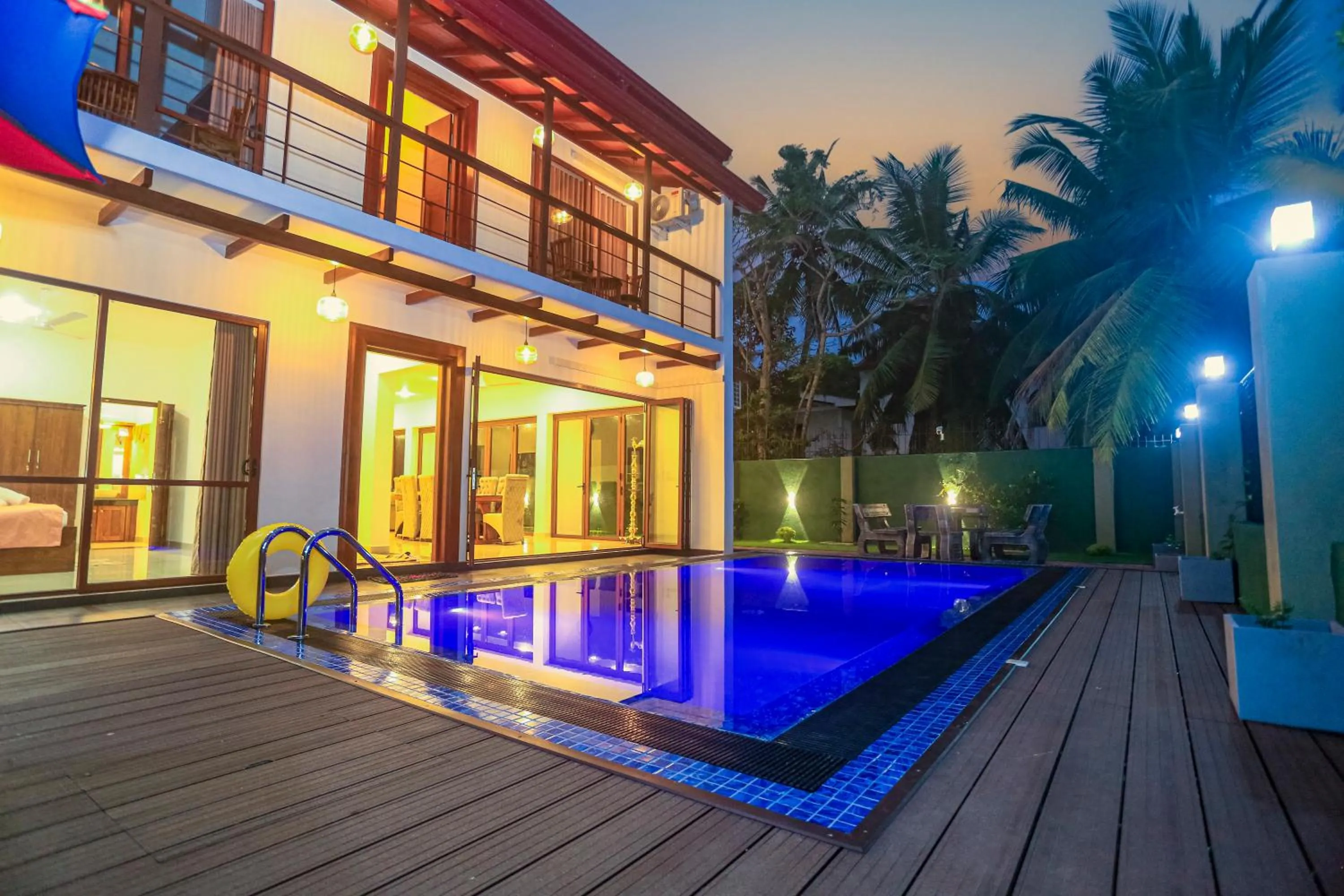 Swimming pool in Villa Senaya