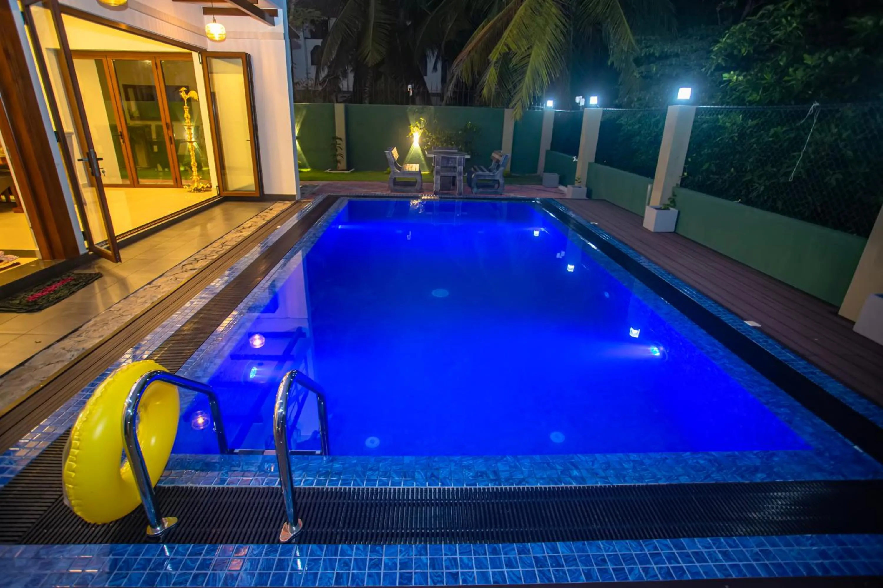 Swimming pool in Villa Senaya