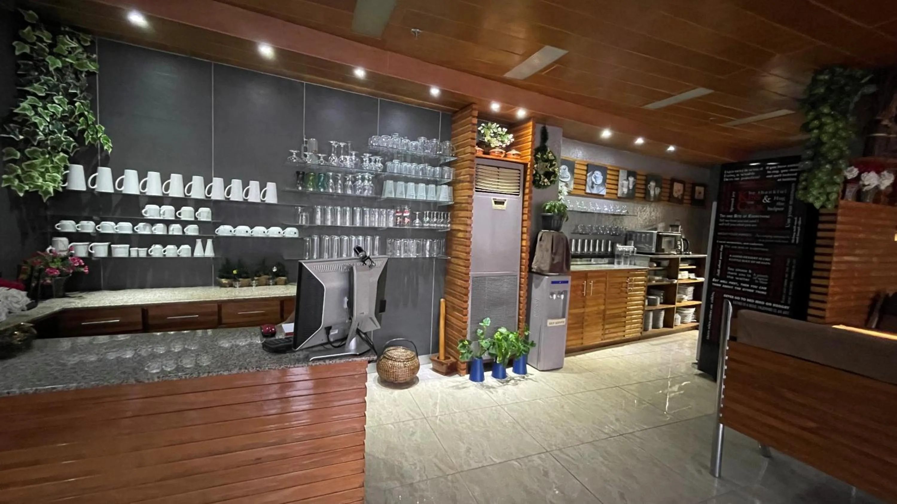 Restaurant/places to eat in CITI HOTEL