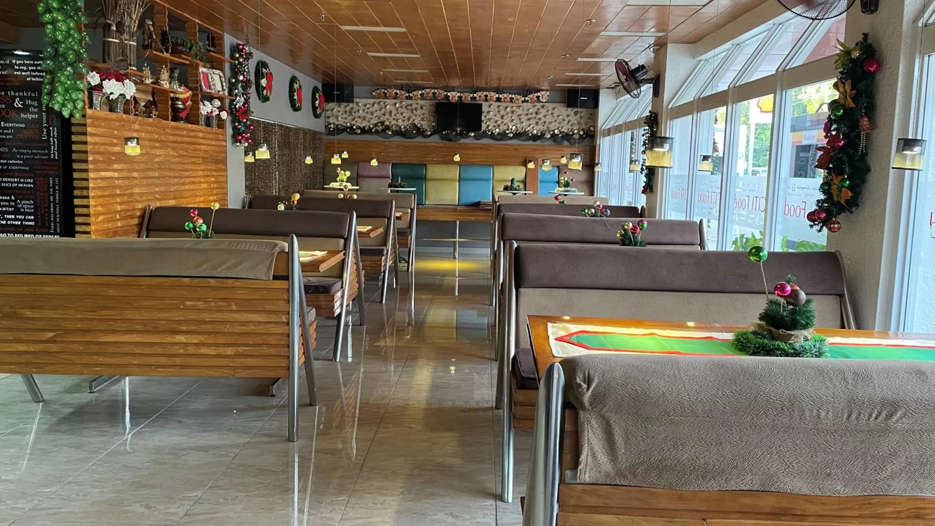 Restaurant/places to eat in CITI HOTEL