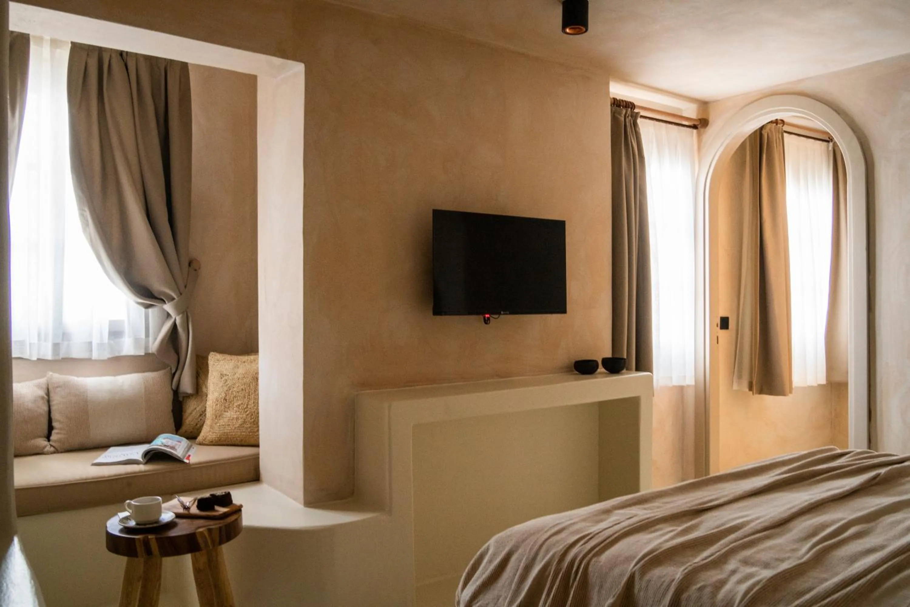 Communal lounge/ TV room, Bed in Noi Hotel Bodrum