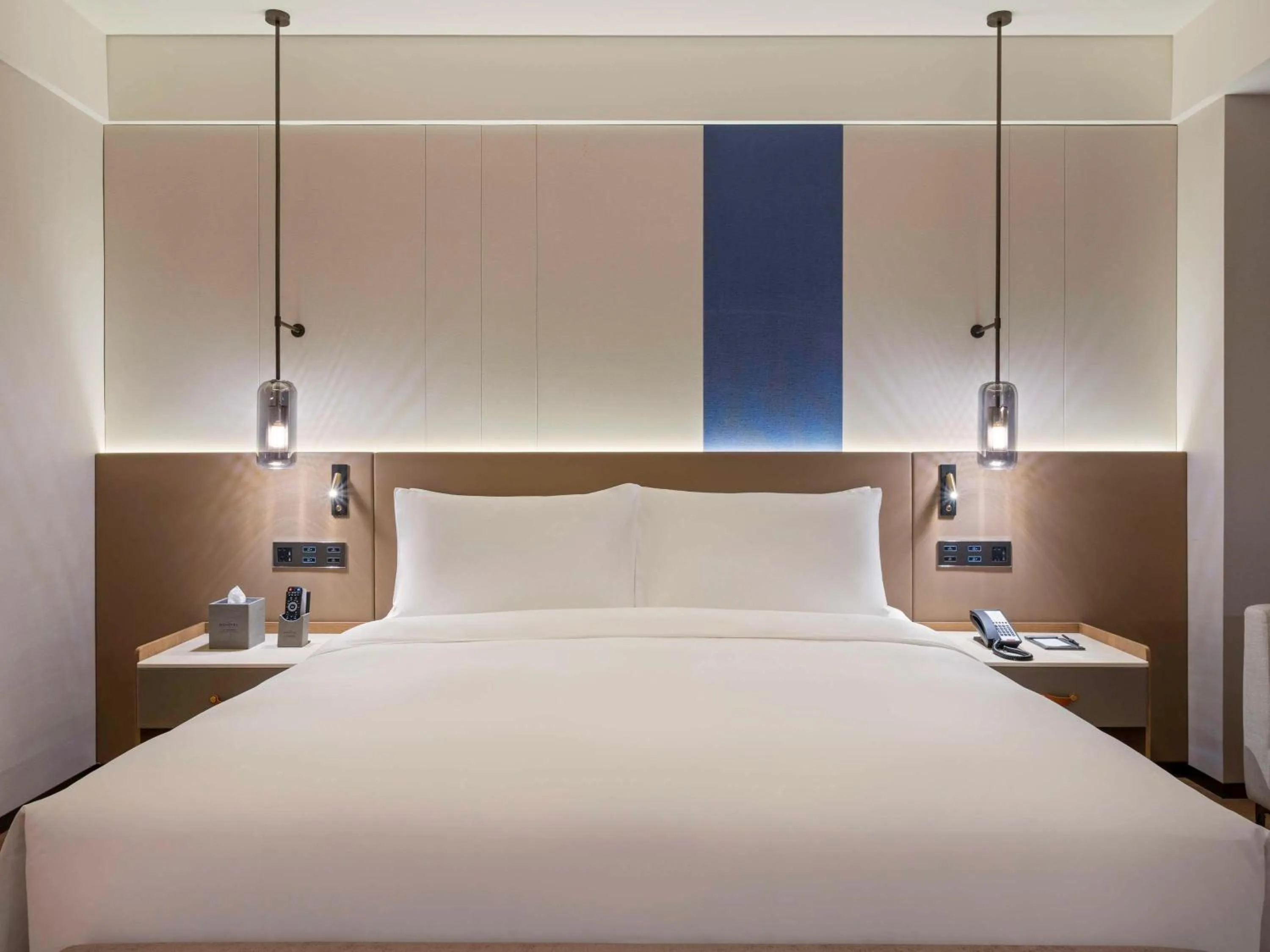 Bedroom, Bed in DoubleTree by Hilton Shanghai Jing'an