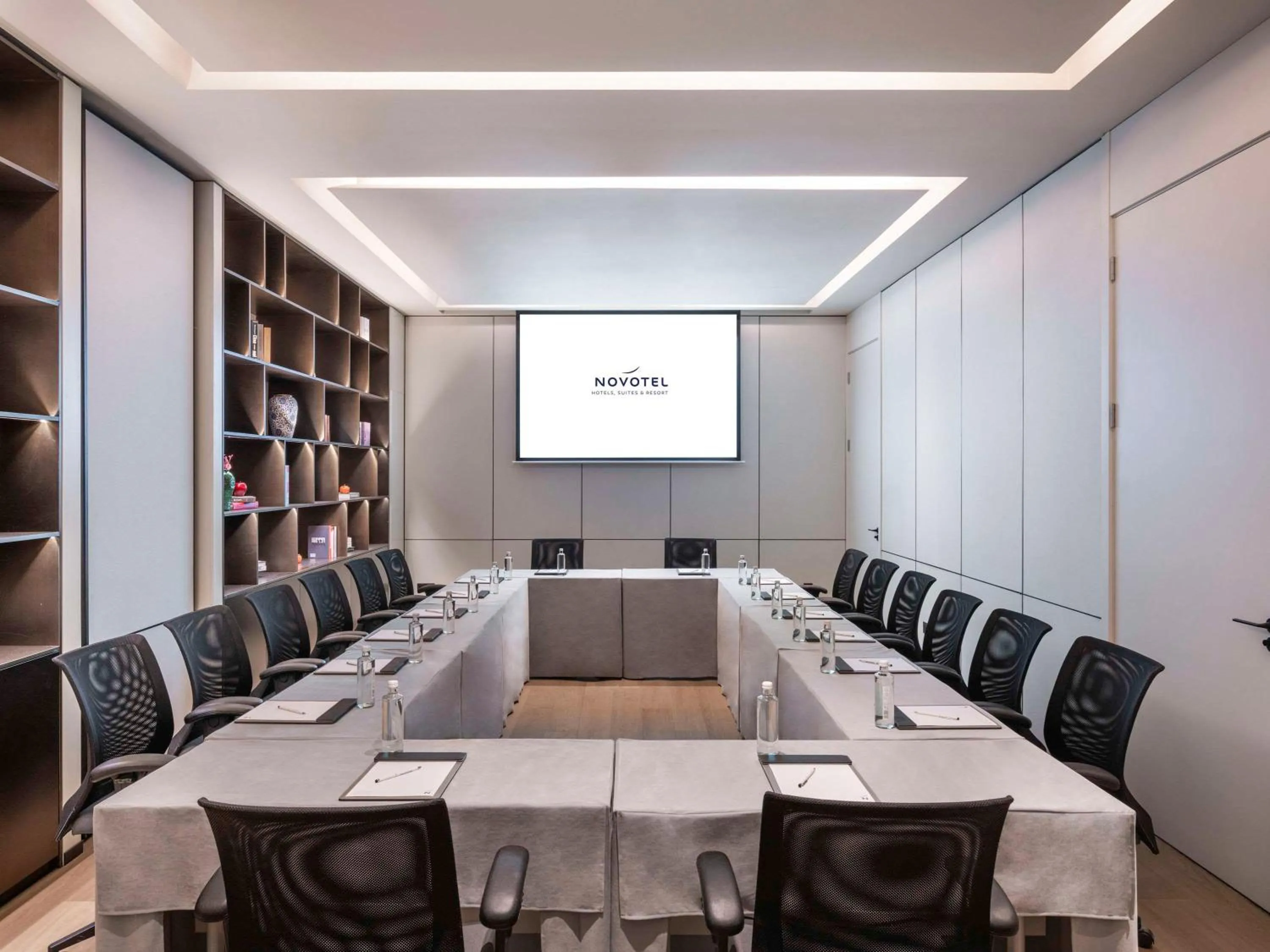 Meeting/conference room in DoubleTree by Hilton Shanghai Jing'an