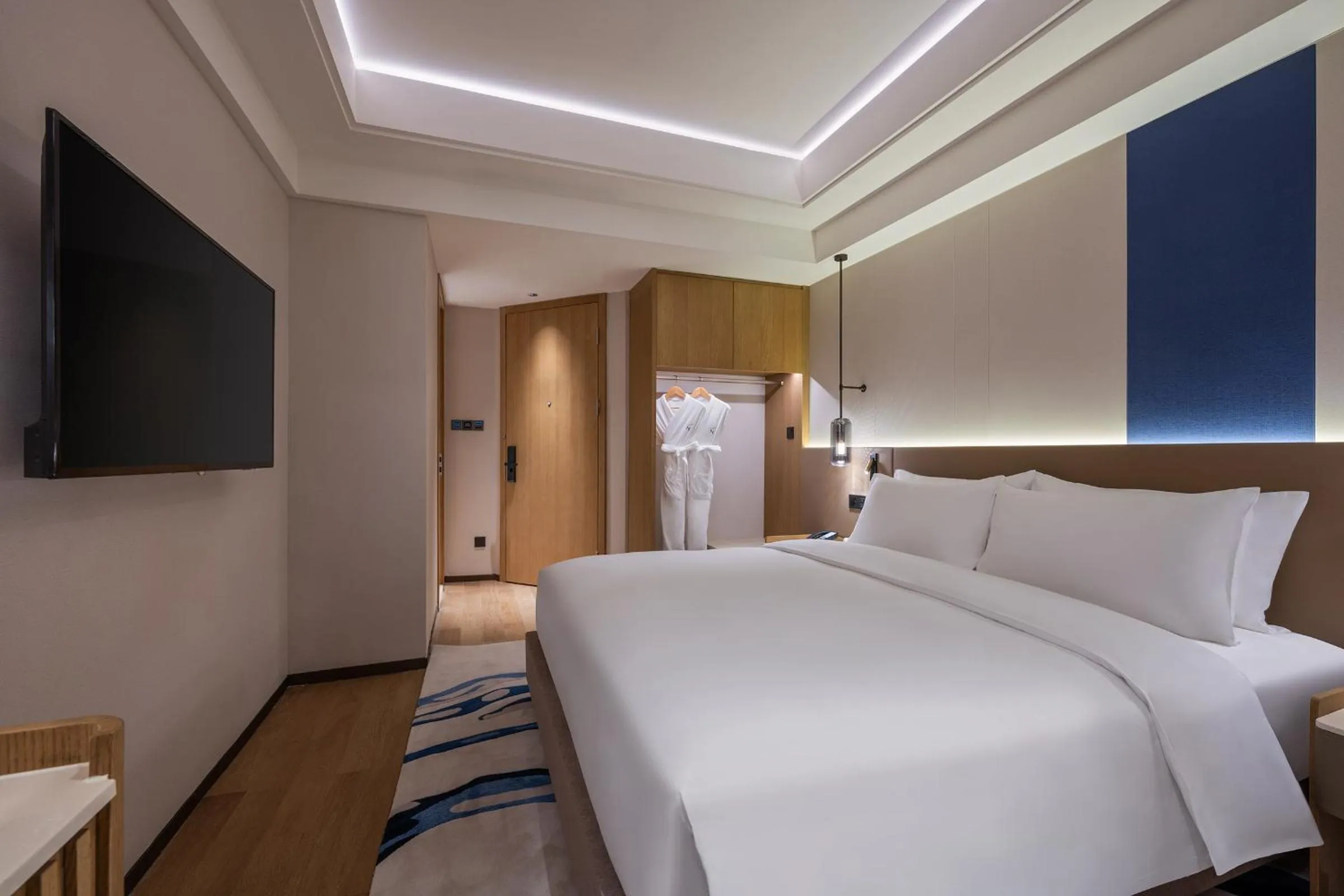 Bed in Novotel Shanghai JingAn