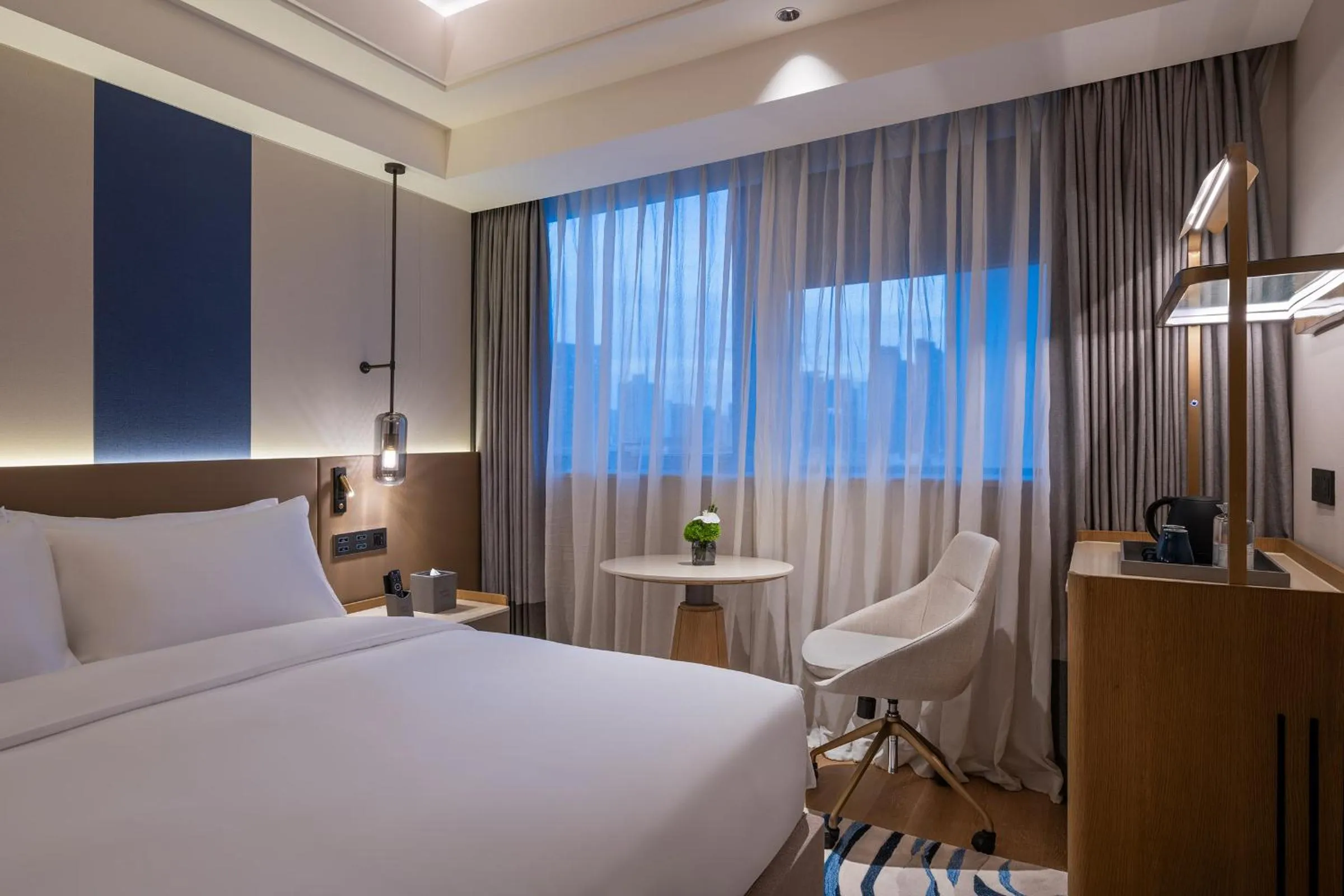 Bed in Novotel Shanghai JingAn