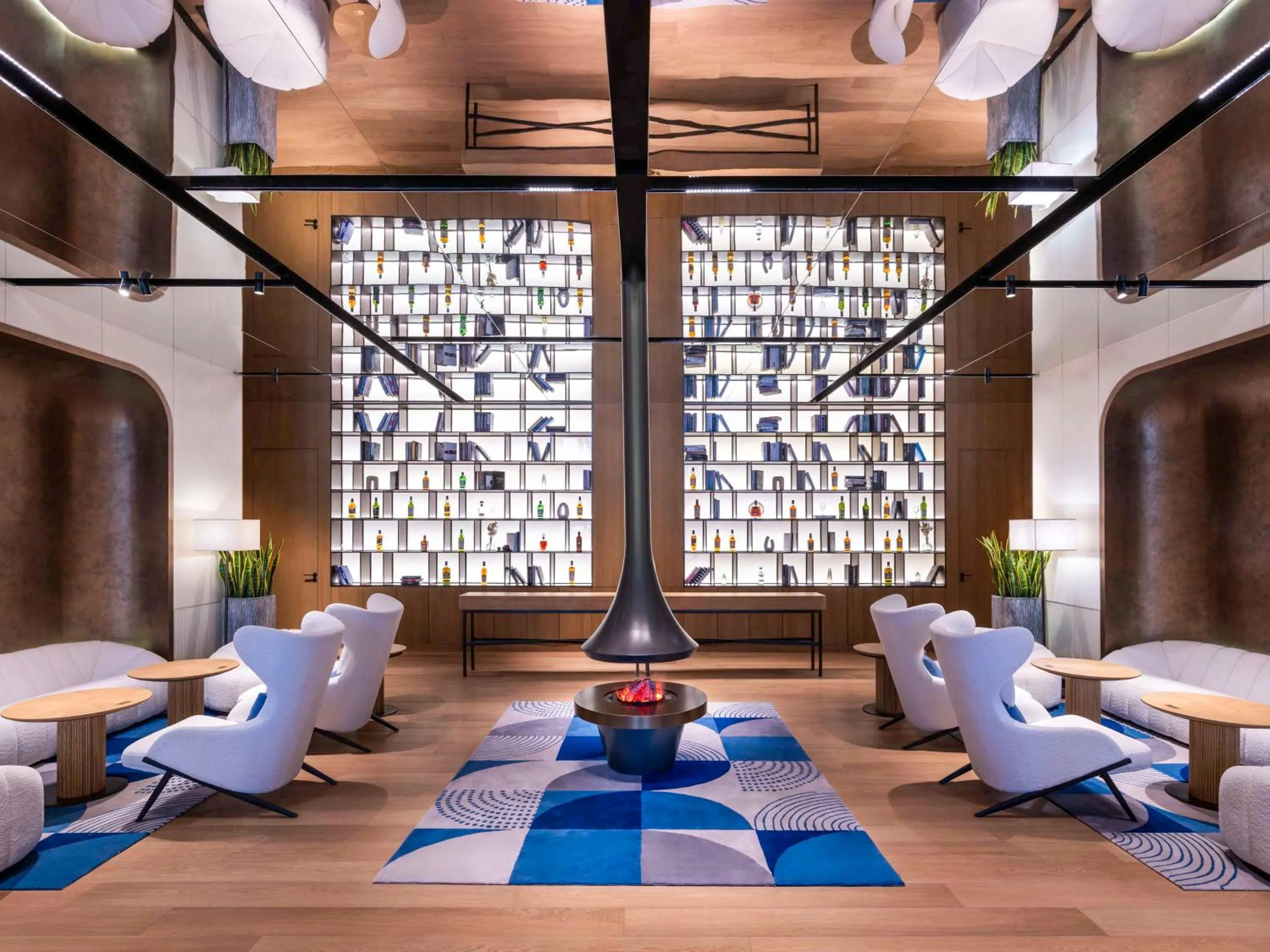 Lounge or bar in DoubleTree by Hilton Shanghai Jing'an